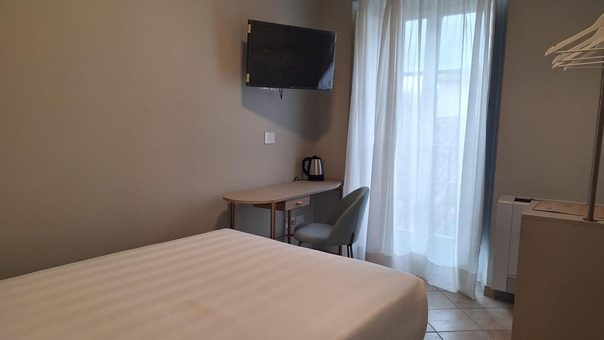 Single Room - Disability Access photo 3