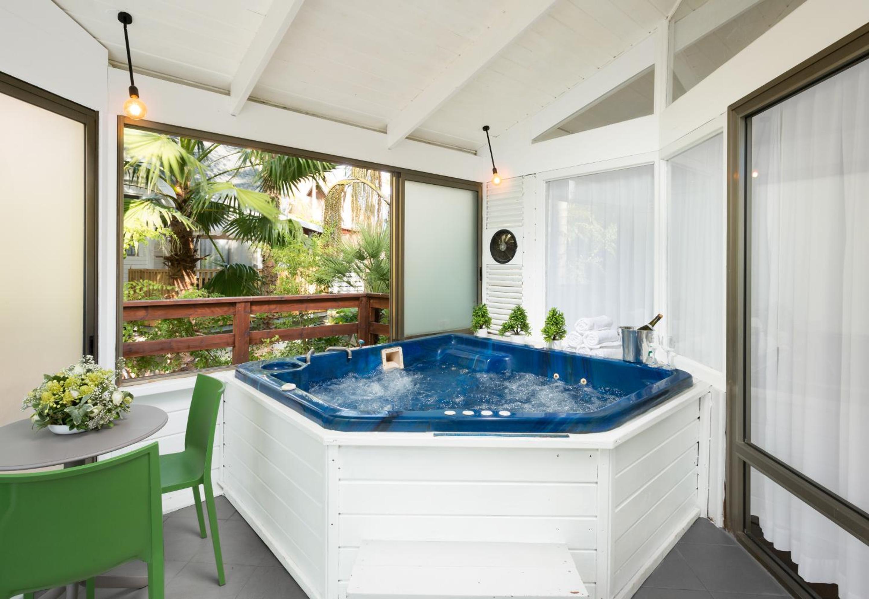 Deluxe Suite With Spa Bath and Private Terrace  photo 2