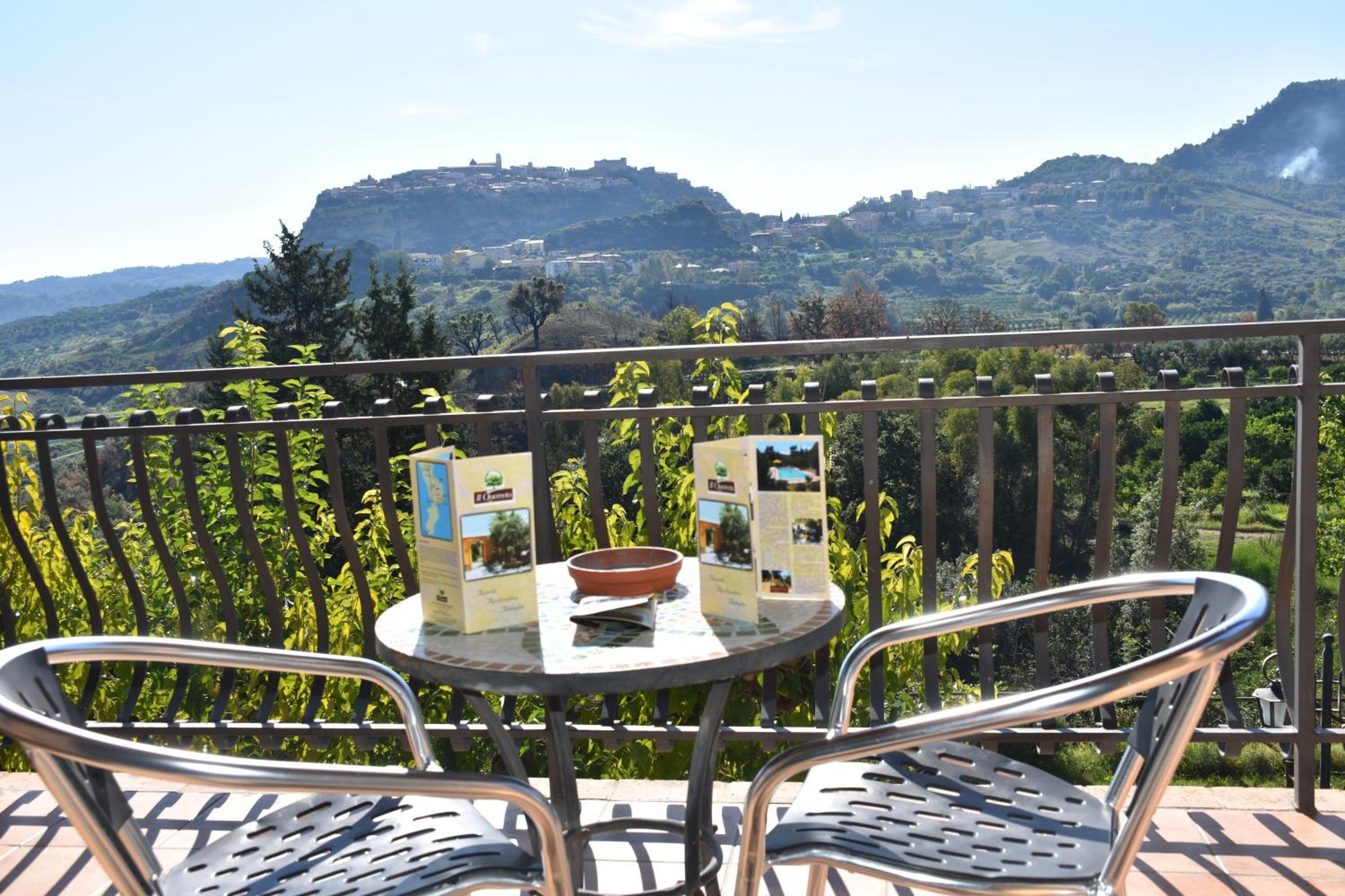Double Room with Balcony - Photo 5