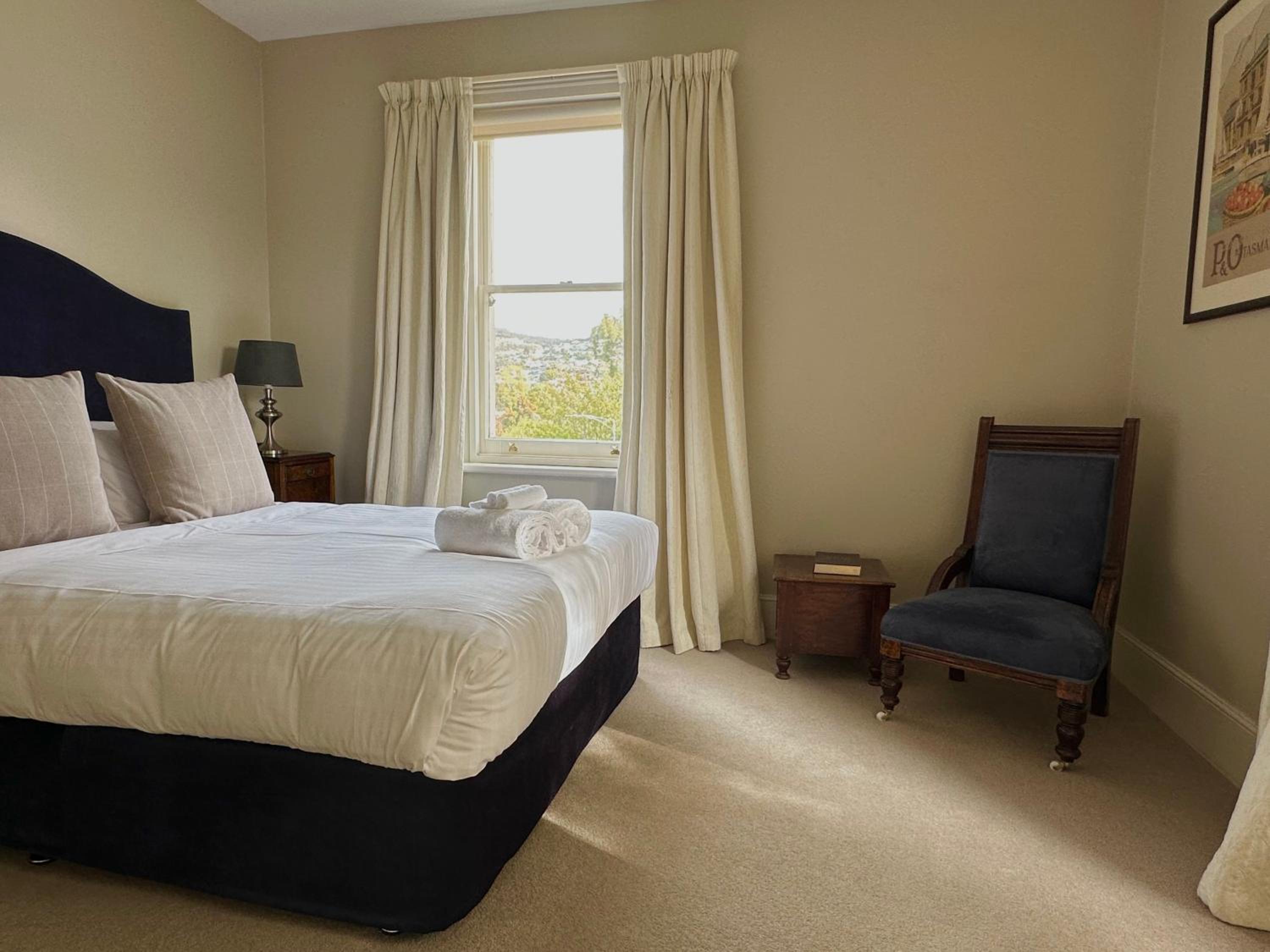 Housekeeper's apartment - Queen bedroom Only