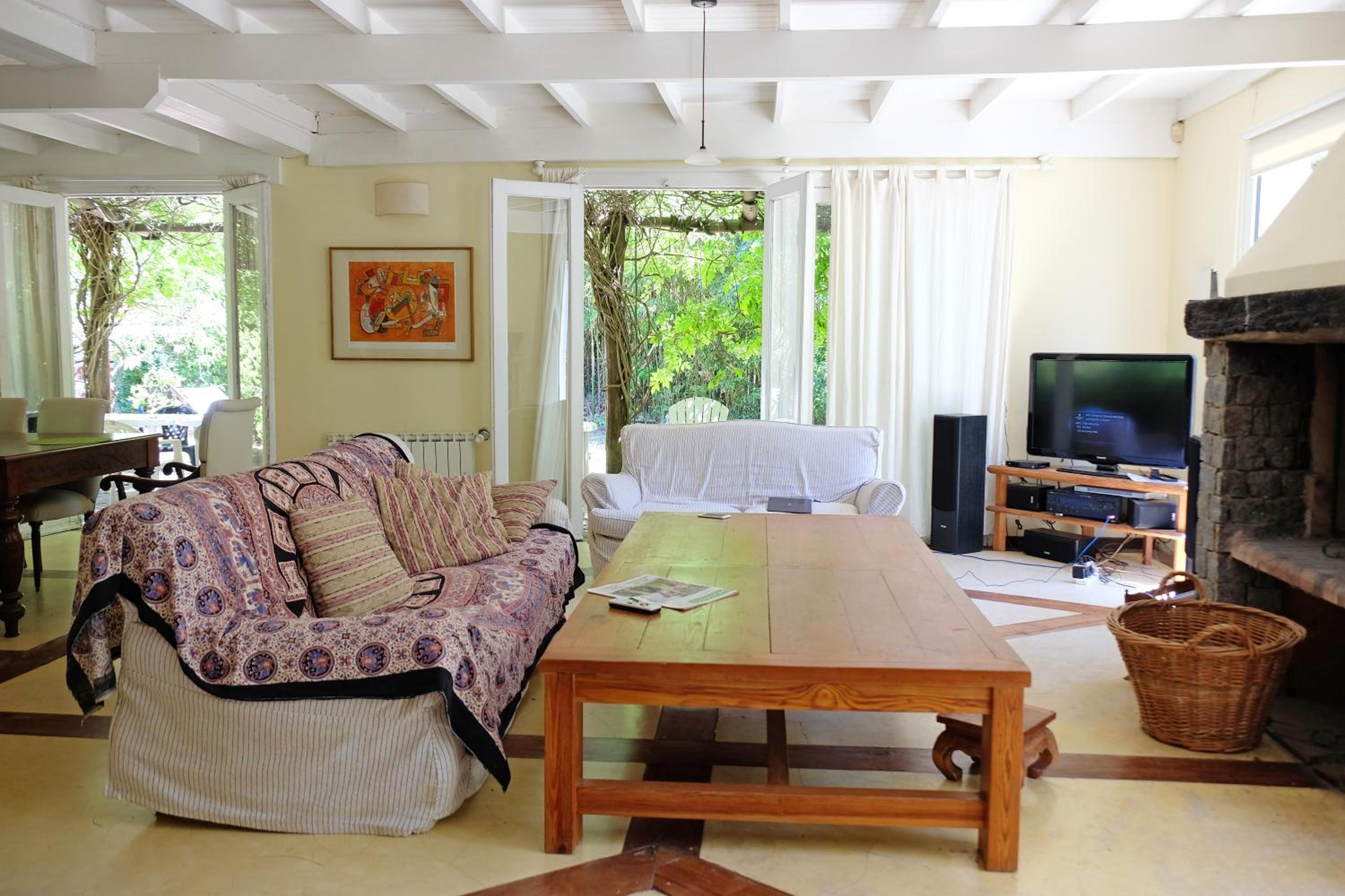 Five Bedroom House photo 3