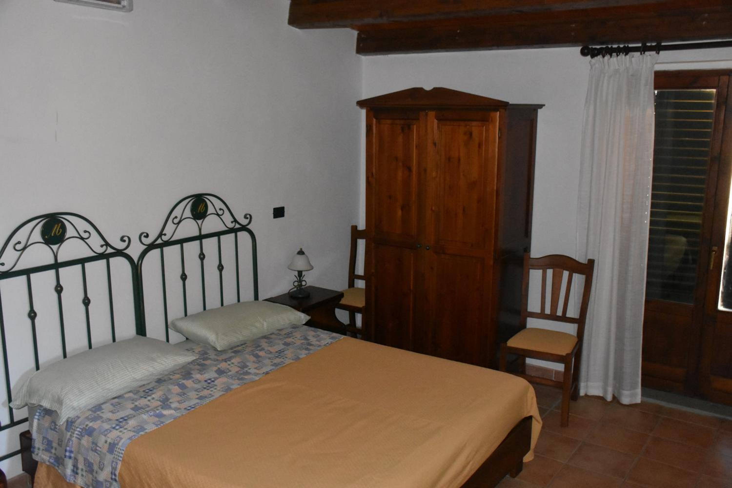 Double Room with Balcony - Photo 7