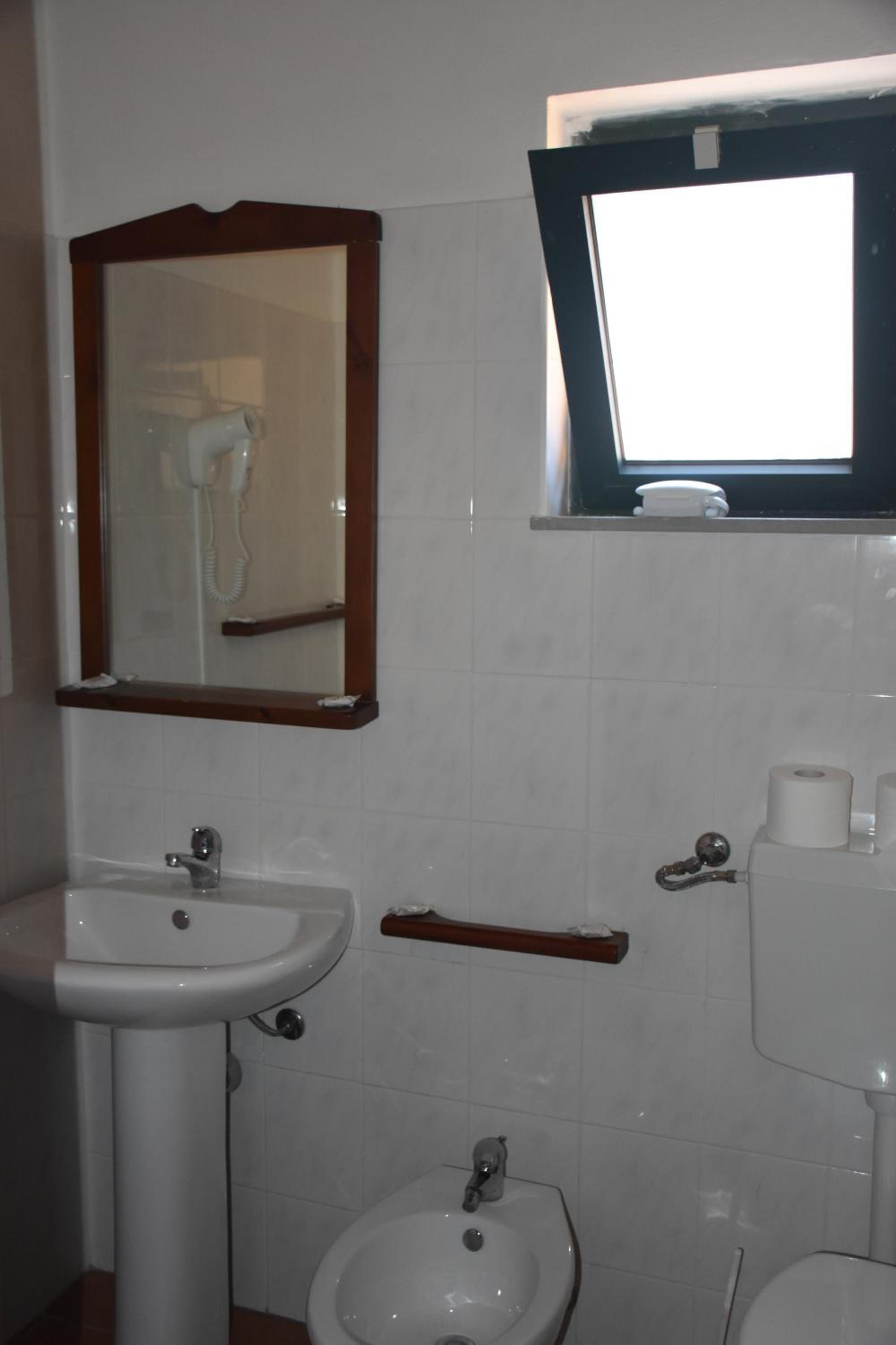Double Room with Balcony - Photo 3