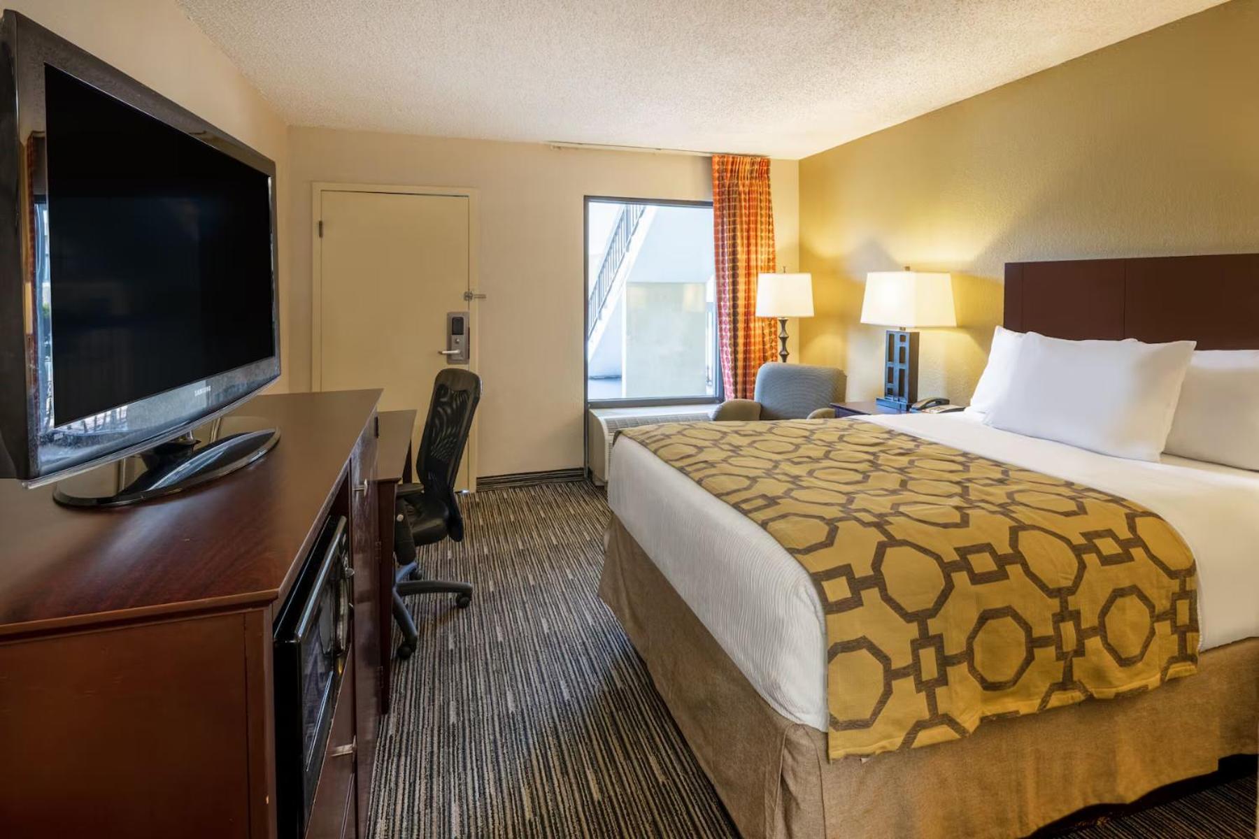 King Room - Non Smoking - Photo 1