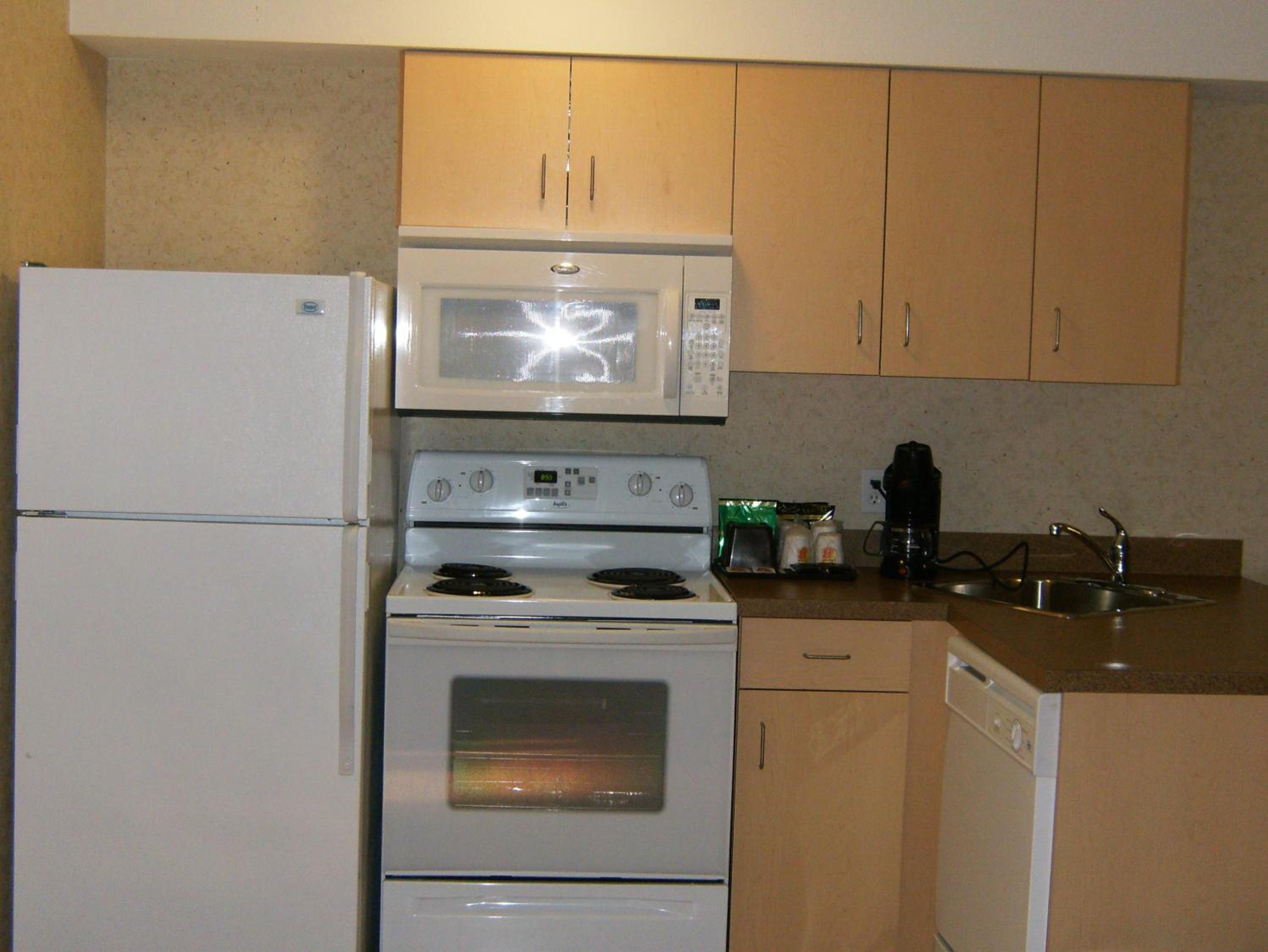 Family Room with One Queen Bed, Two Twin Beds, Sofa Bed and Full Kitchen - Non-Smoking - Photo 3