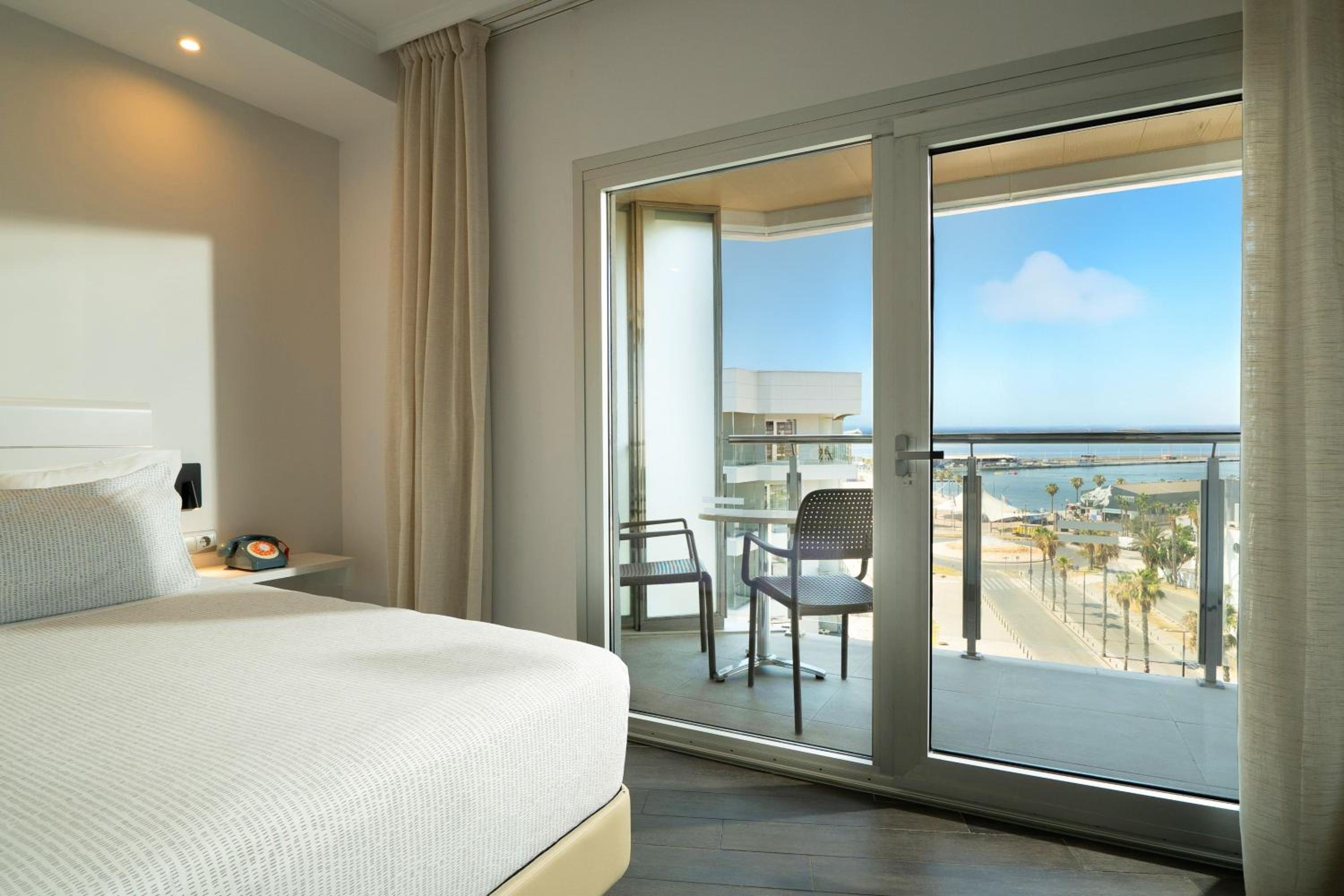 The Townhouse Port View (2 adults + 2 children) - Photo 1