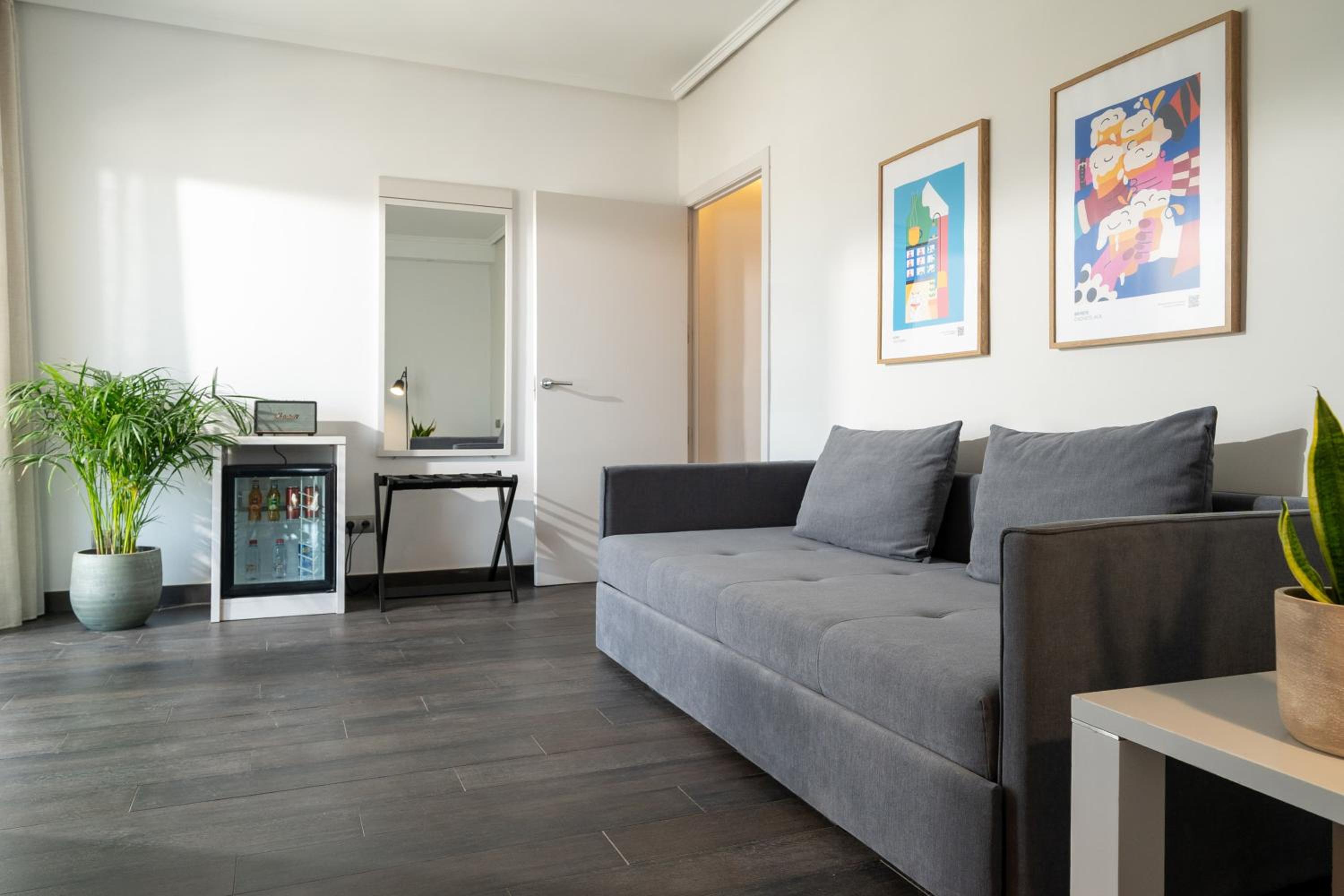 The Townhouse Port View (2 adults + 2 children) - Photo 2