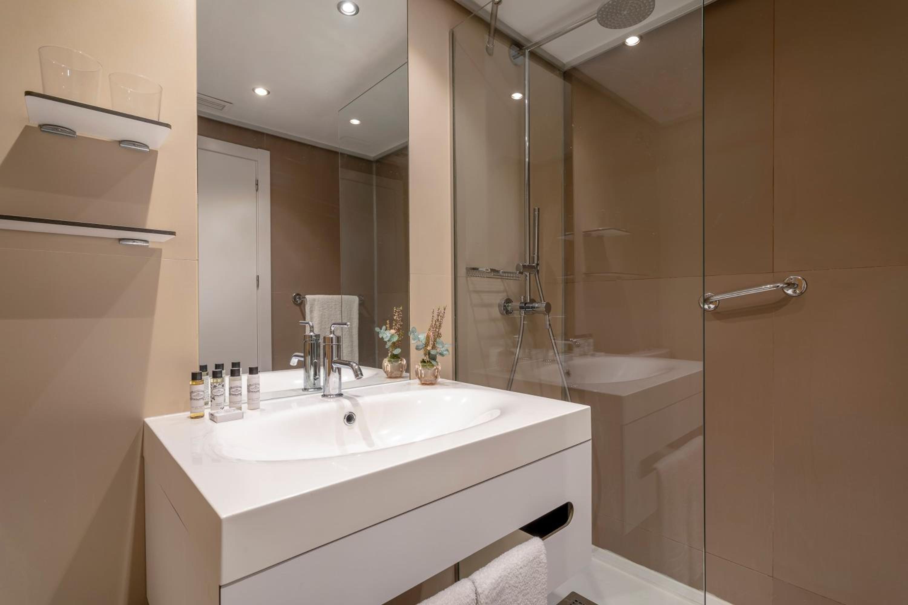 The Townhouse Port View (2 adults + 2 children) - Photo 6