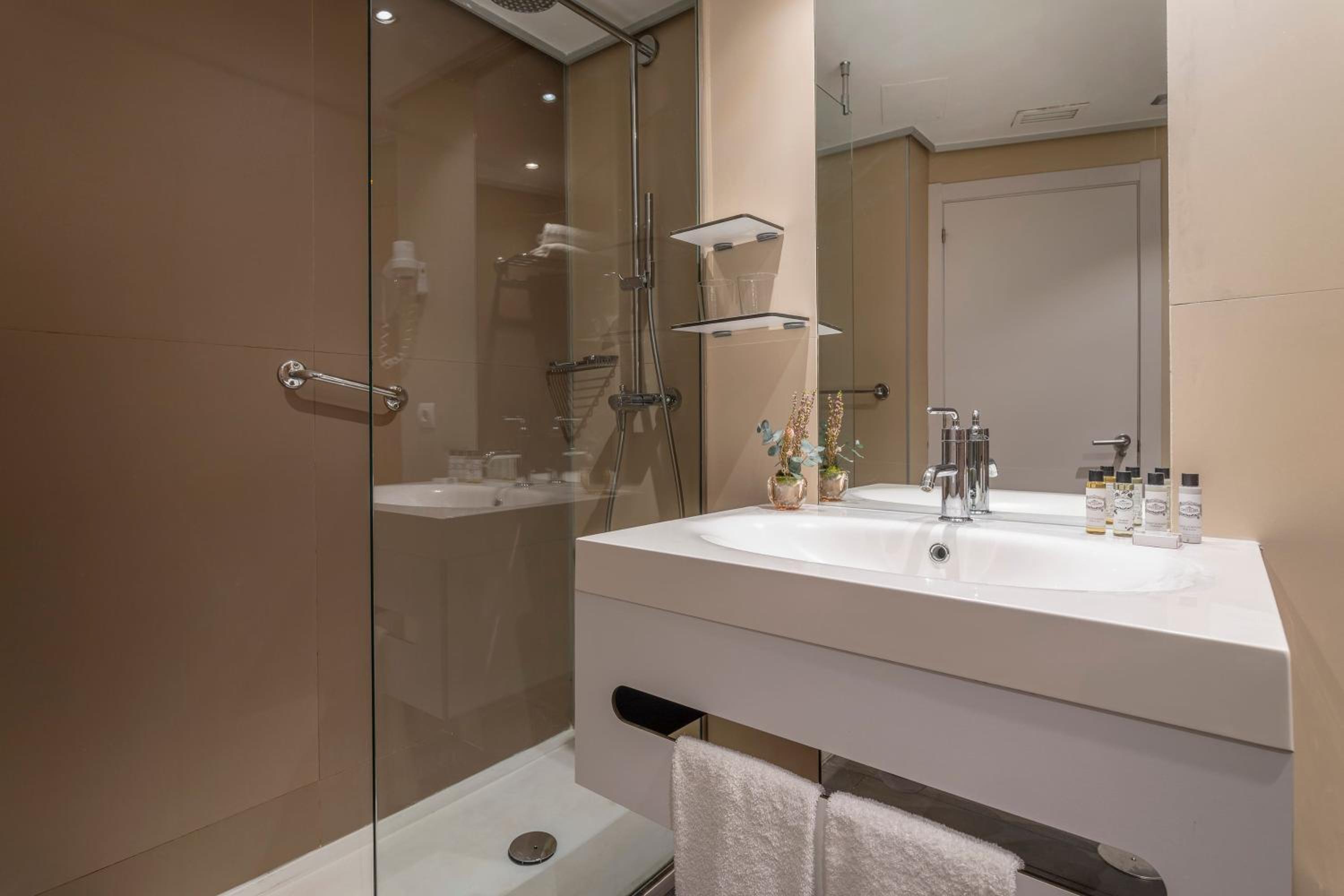The Townhouse Port View (2 adults + 2 children) - Photo 8