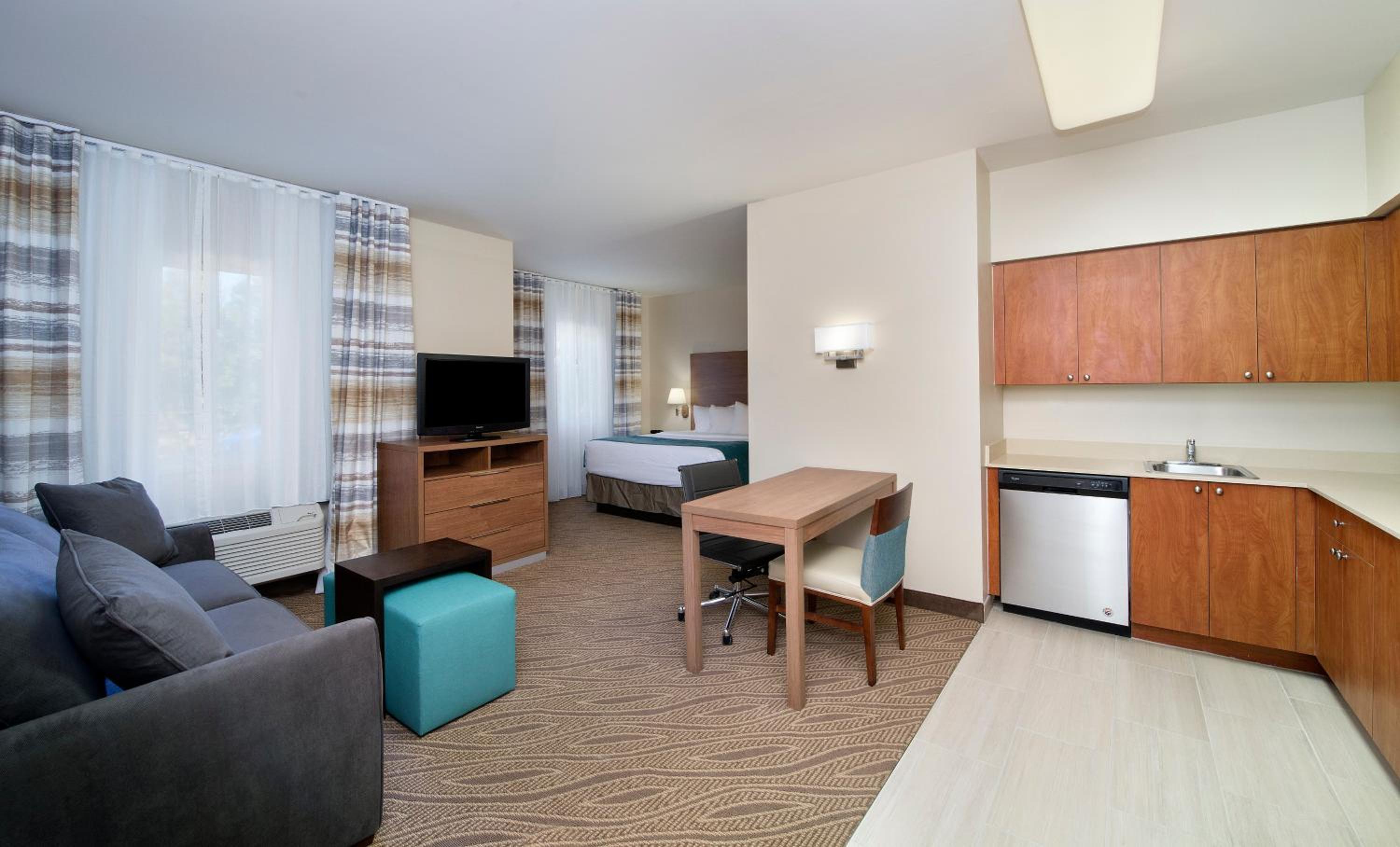 King Studio Suite - Non-Smoking - Photo 3
