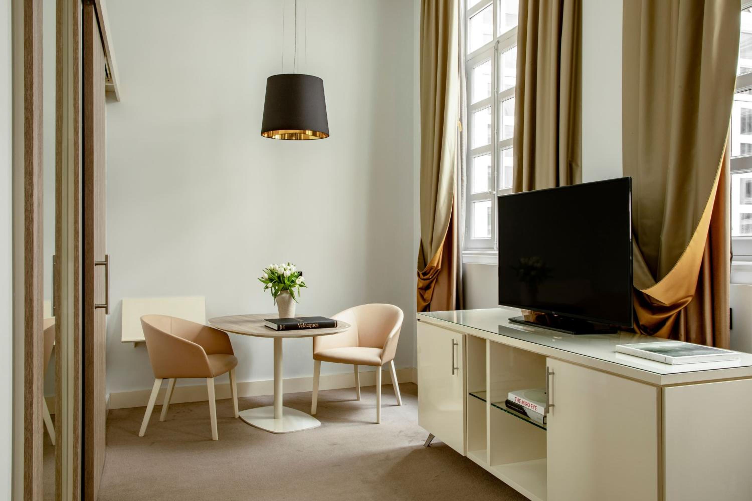 Premier Connecting Room