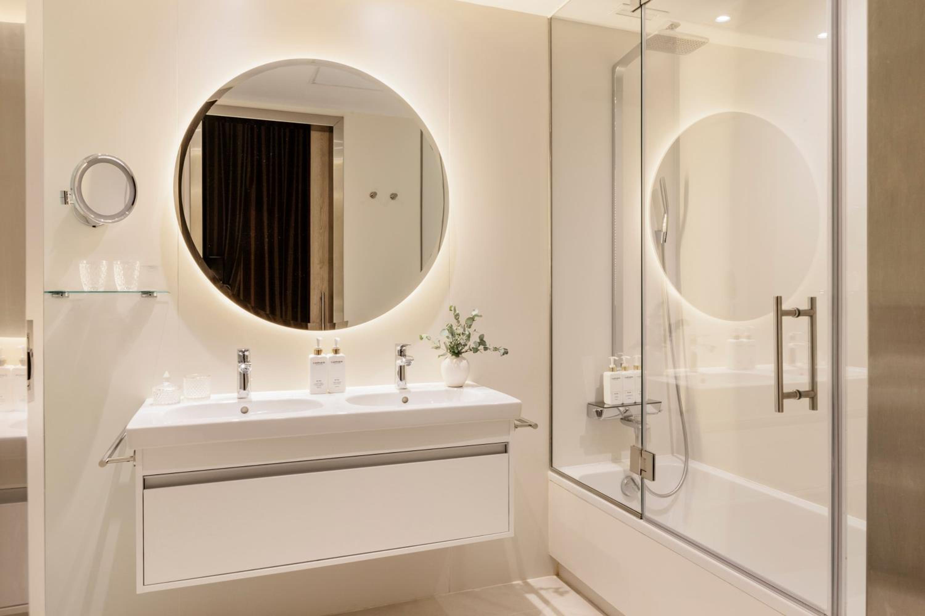 Deluxe Connecting Room