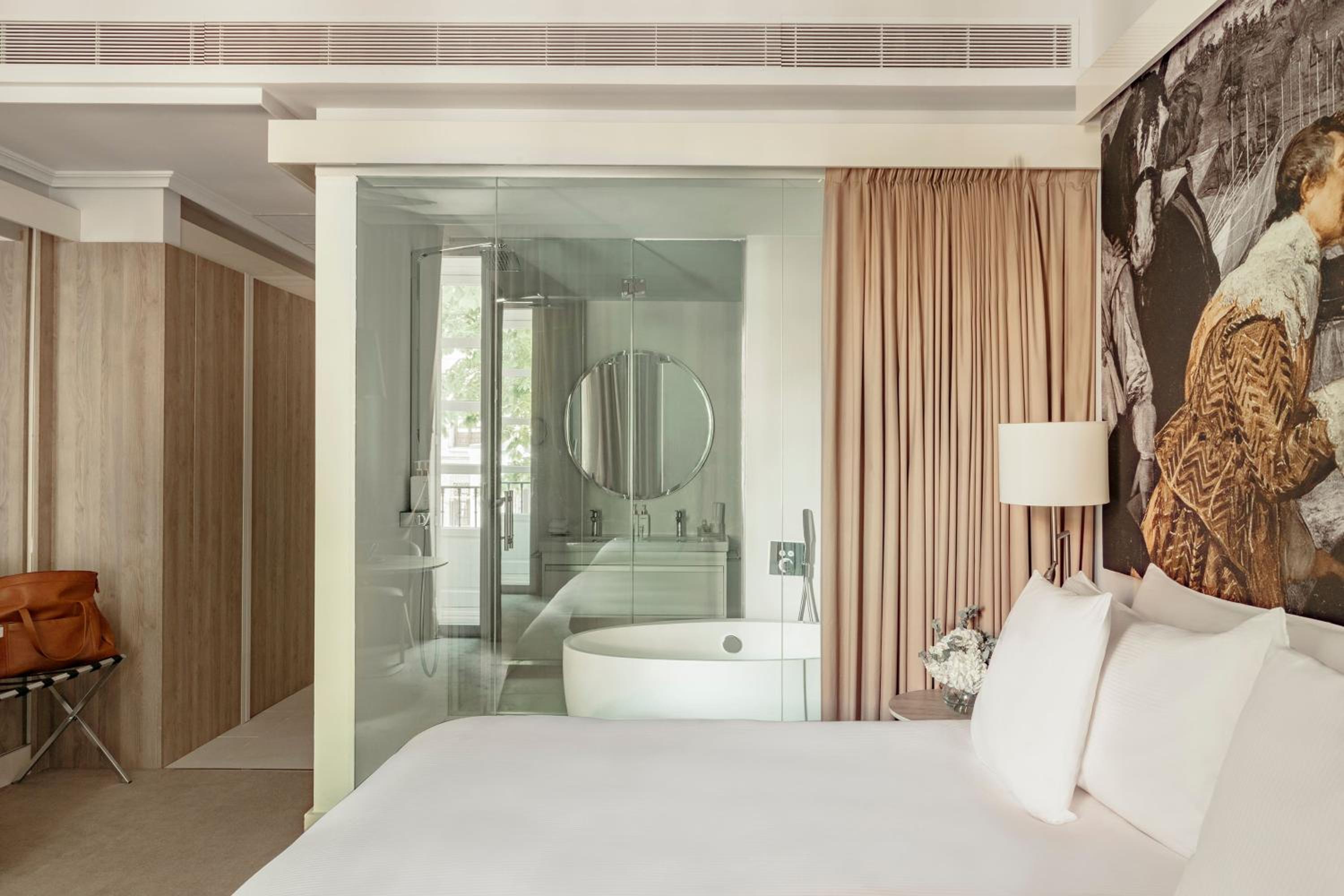 Premier Connecting Room