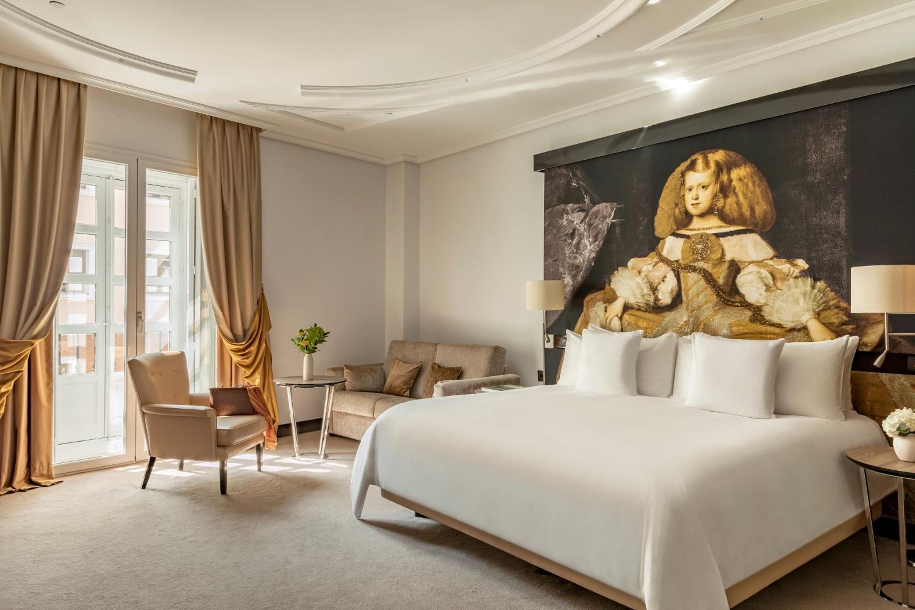 Junior Suite Red Level Connecting Room