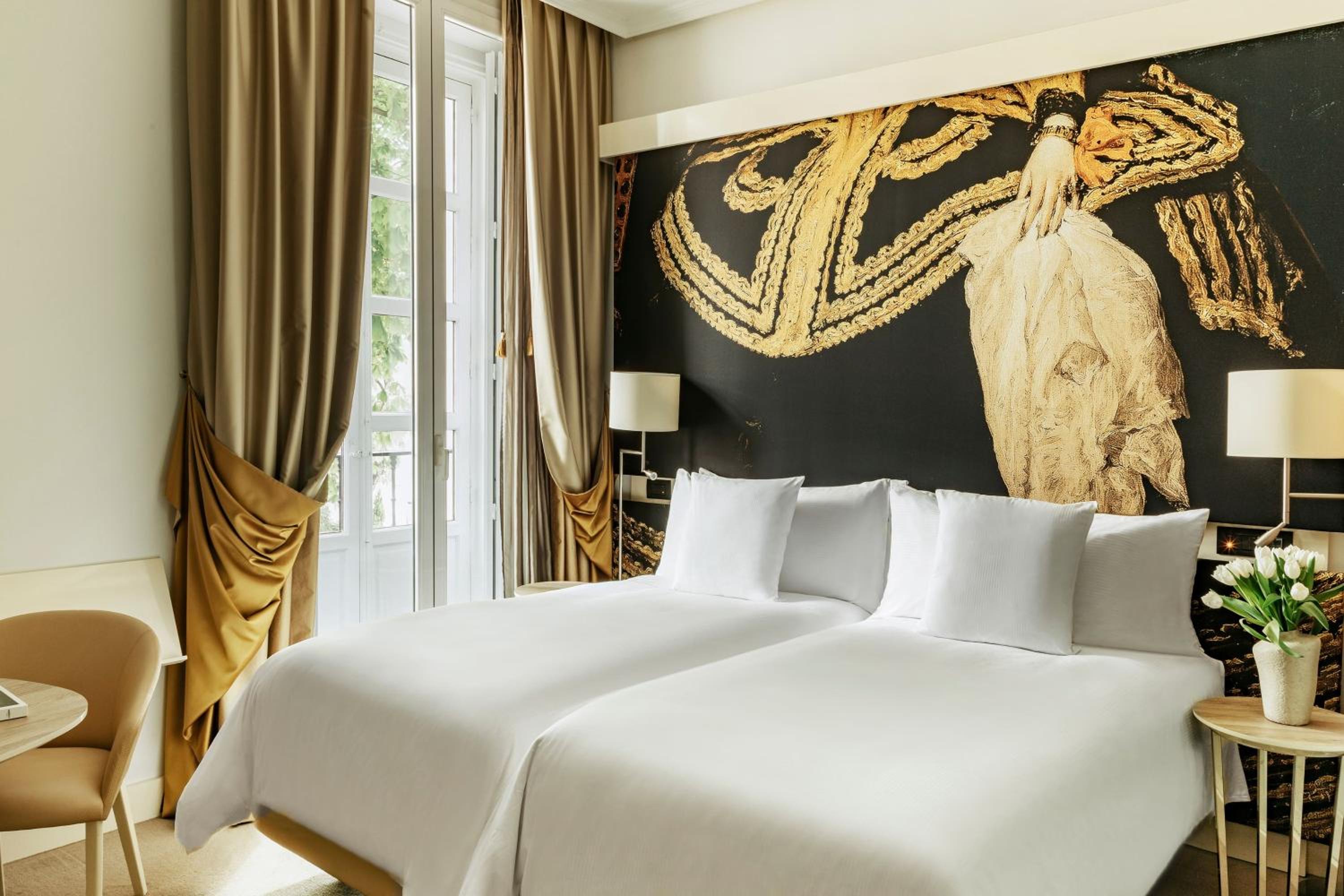 Premier Connecting Room