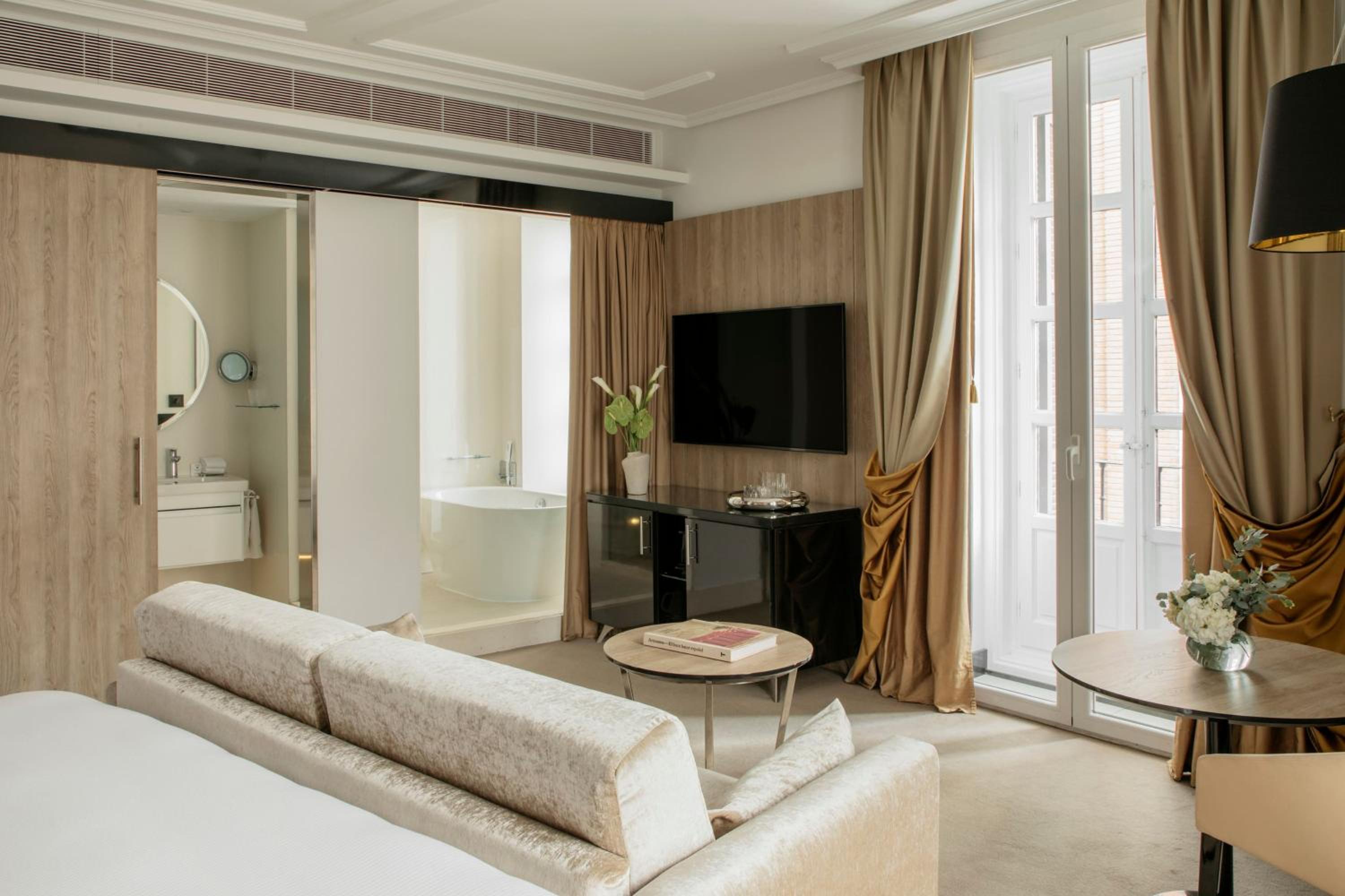 Junior Suite Red Level Connecting Room