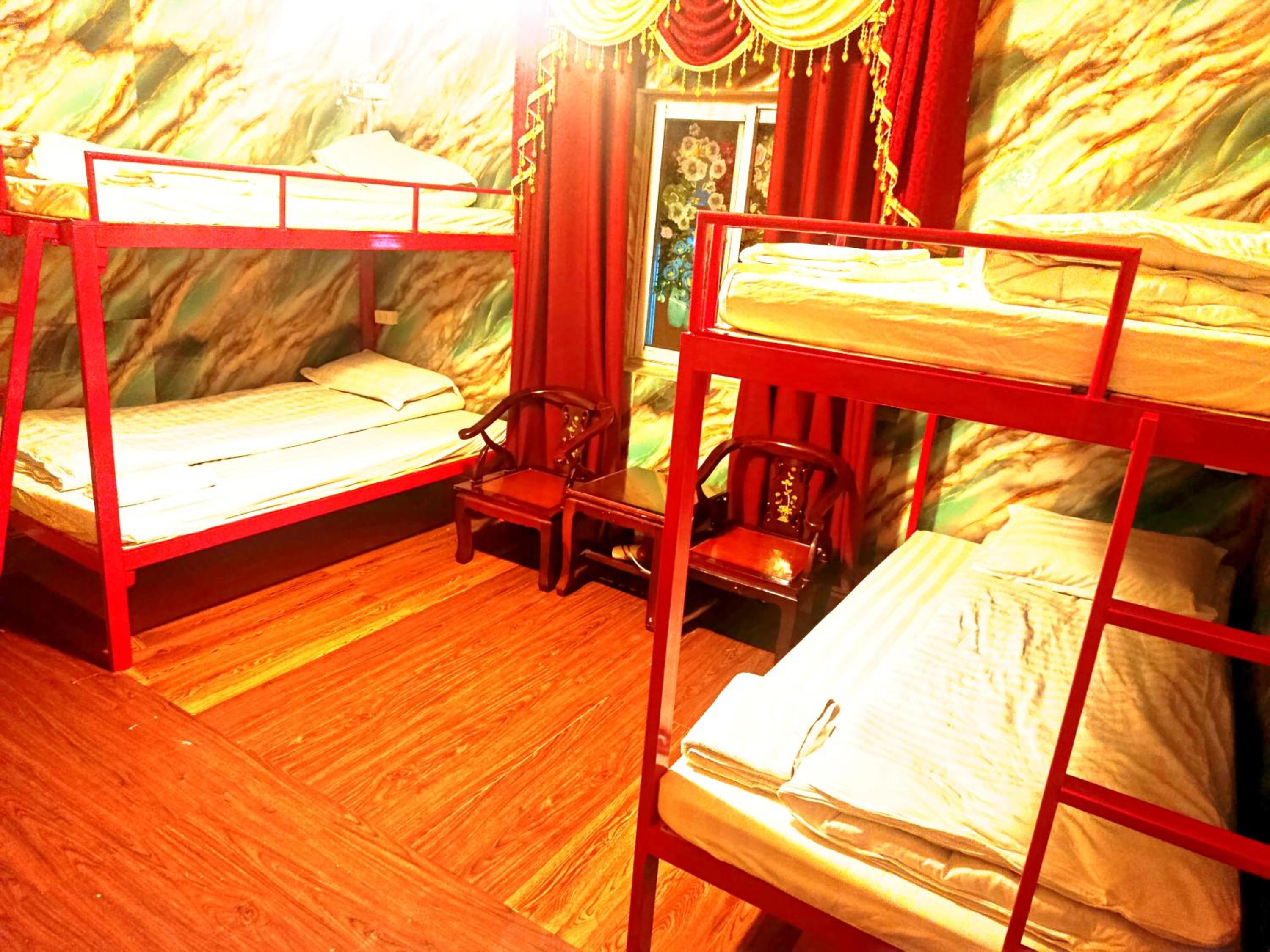 Quadruple Room with Private Bathroom photo 3
