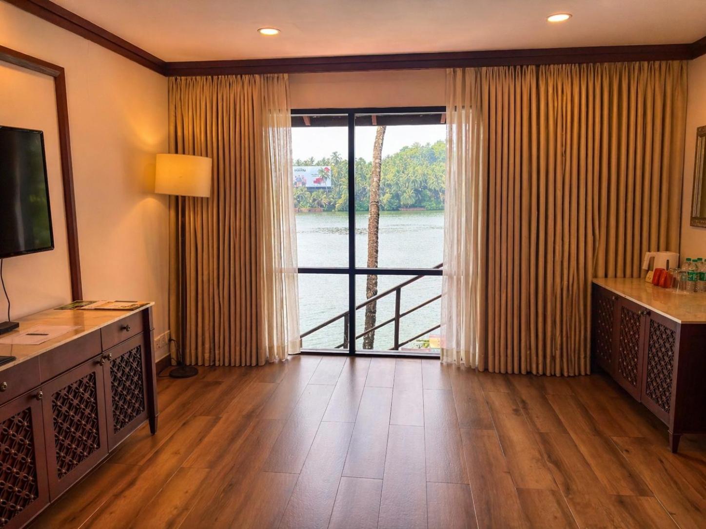 Superior River View Room - Photo 1