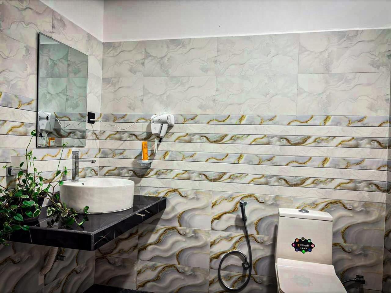 Family Room with Mountain View photo 2