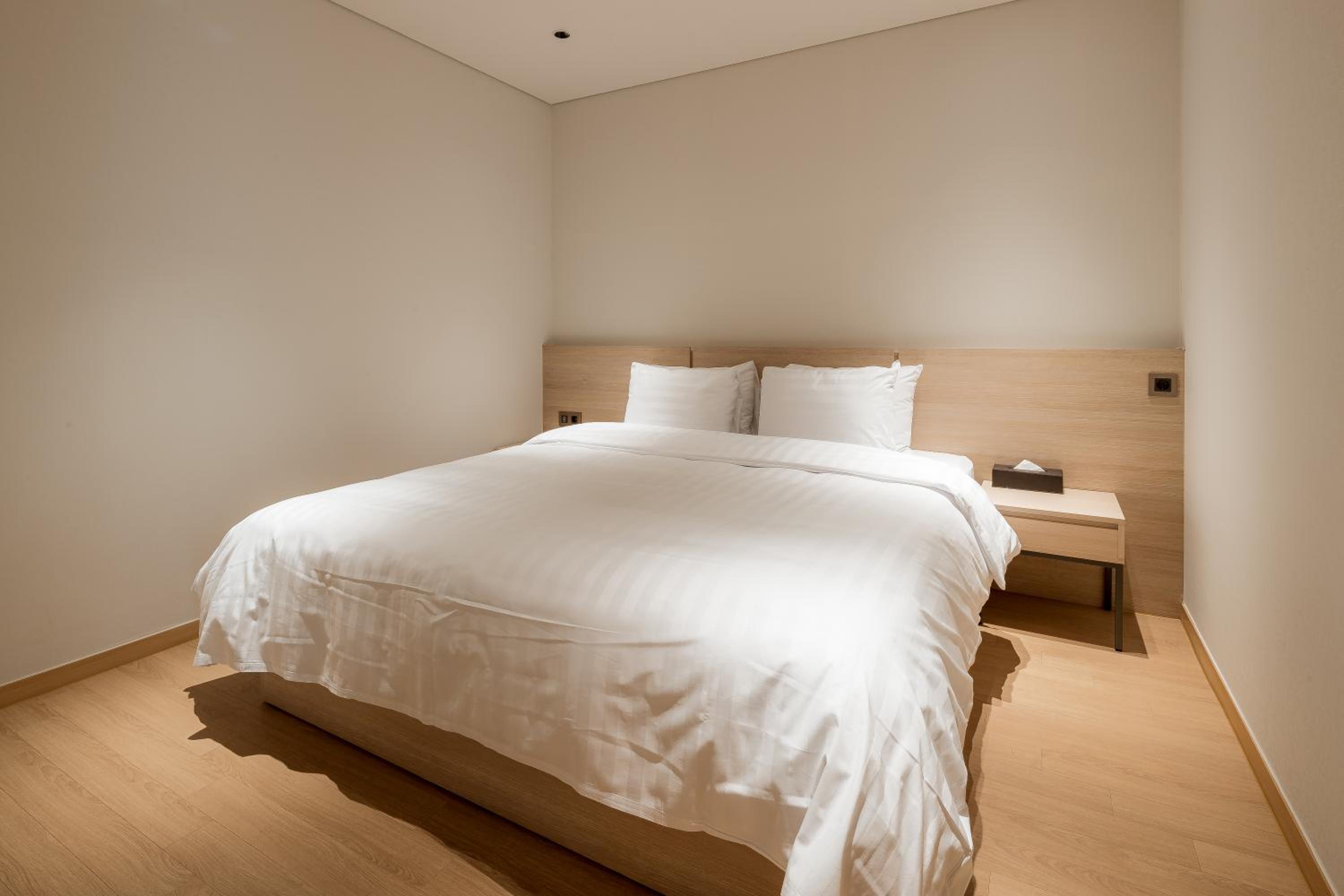 Corner Deluxe Room - Photo 2