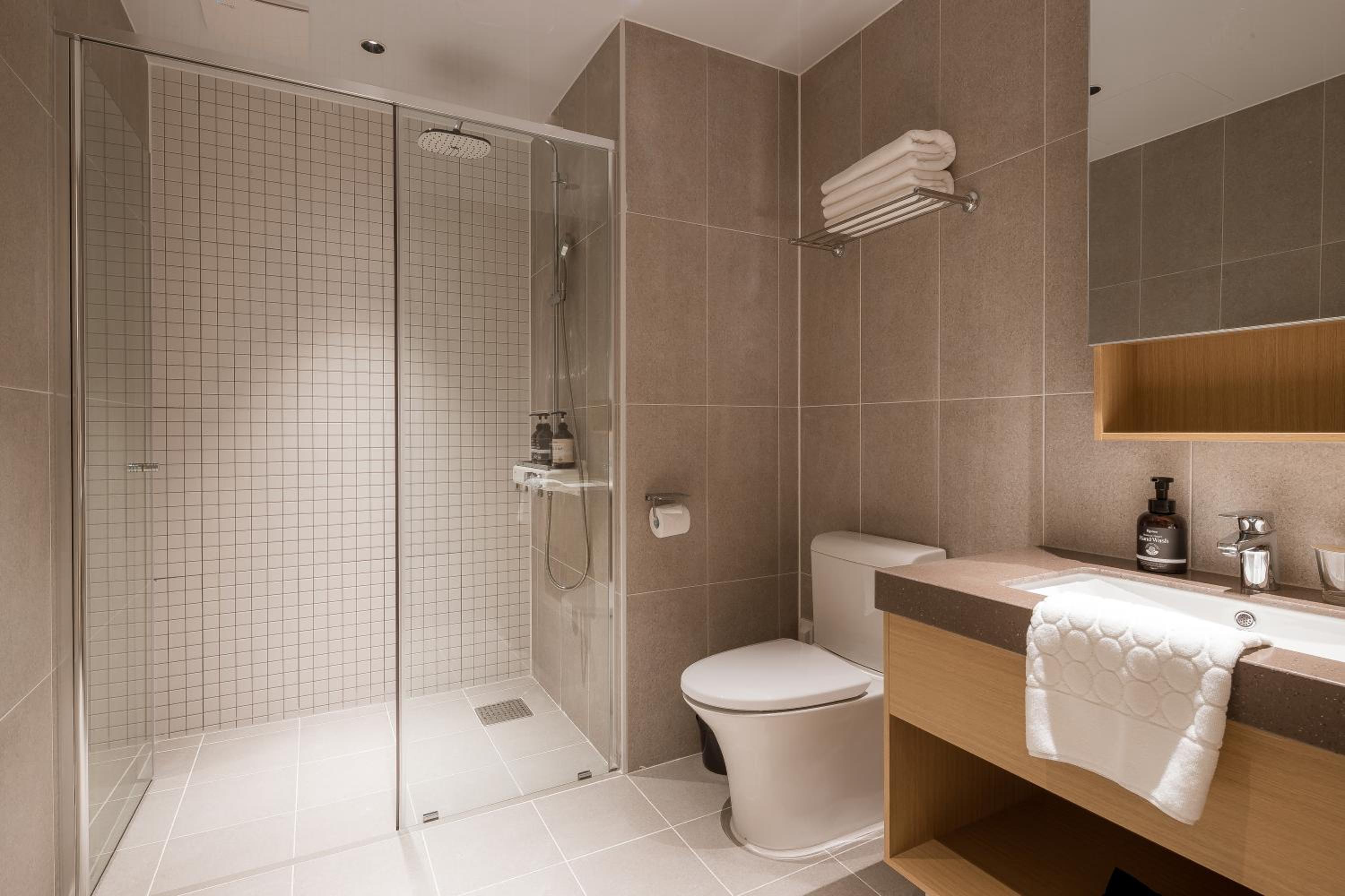 Corner Deluxe Room - Photo 10