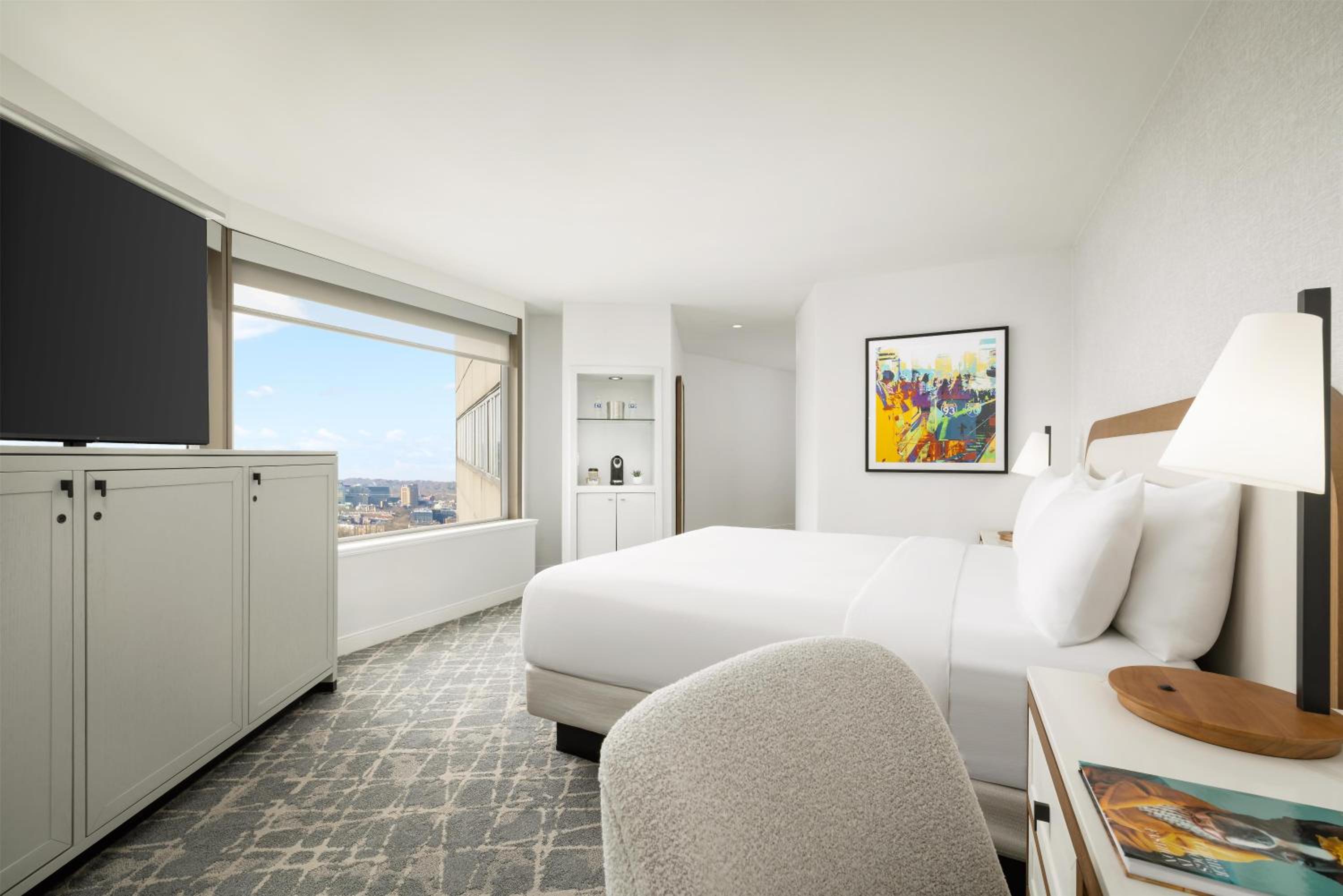 King Room with Skyline City View - Photo 7