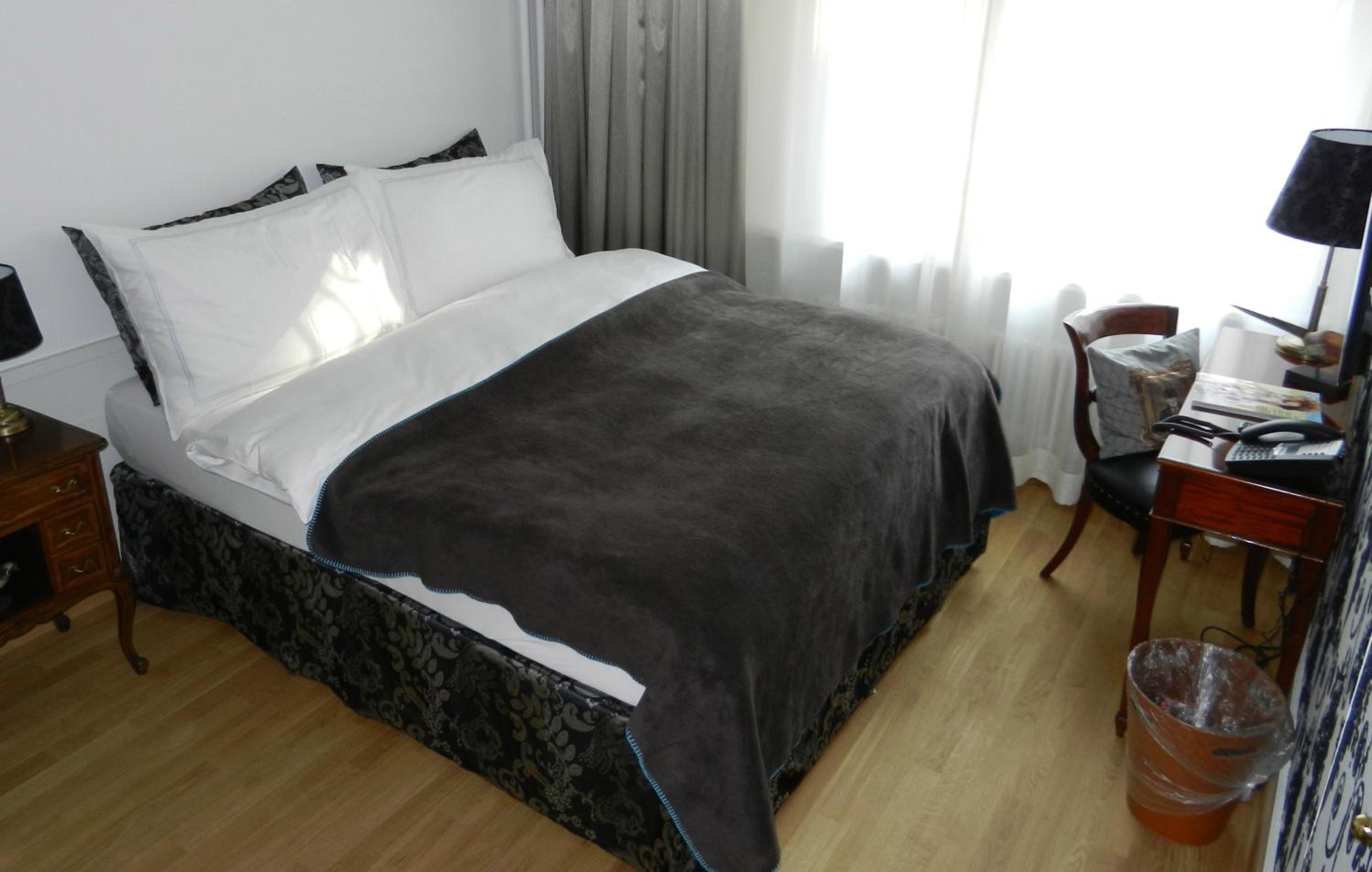 Available room thumbnail 6