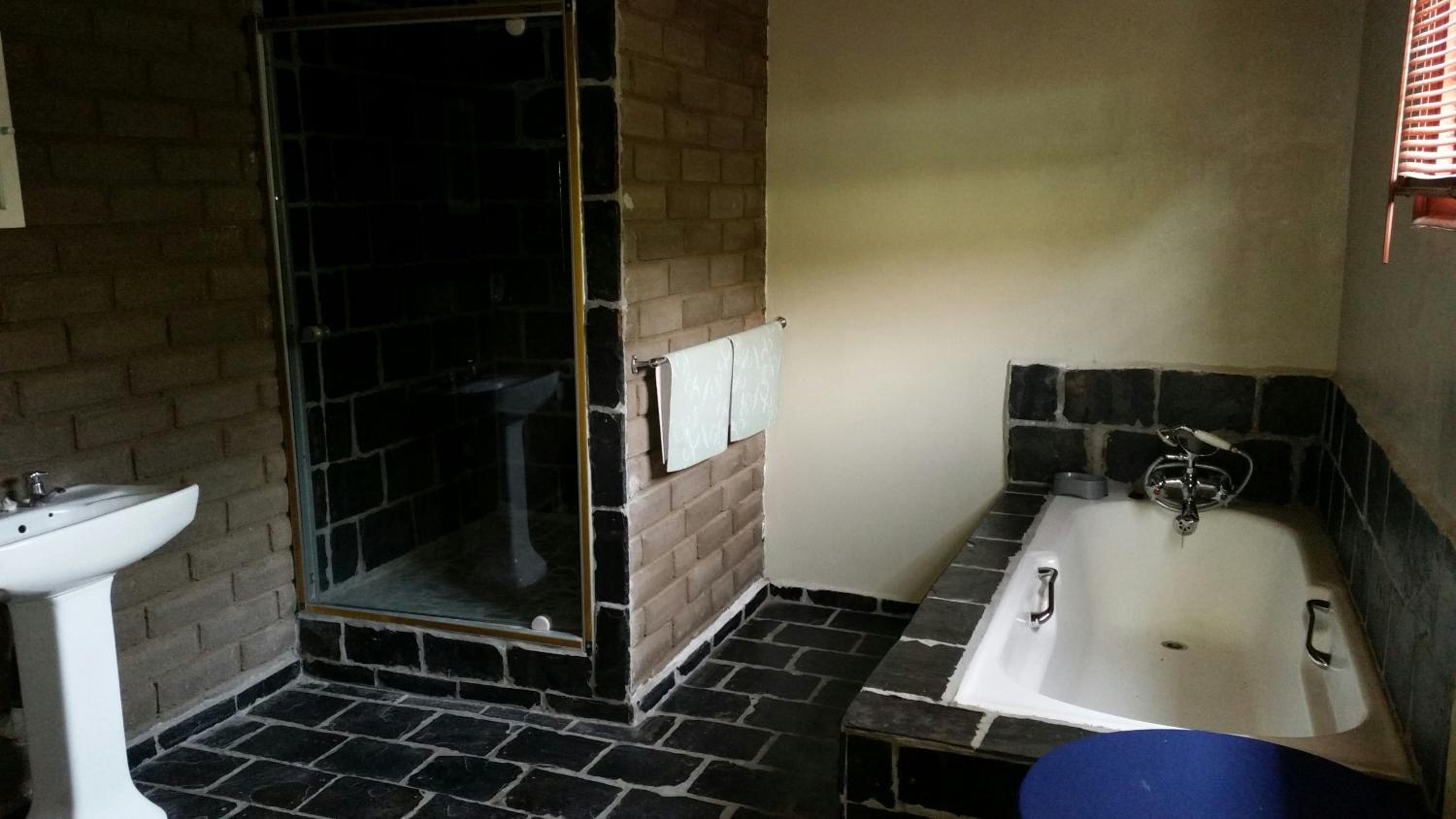 Family Room with Private Bathroom photo 2
