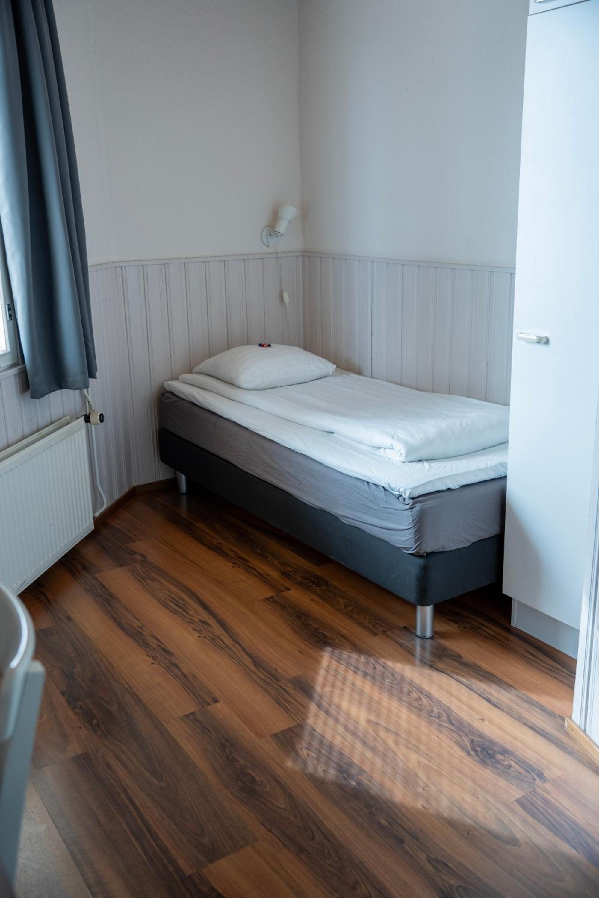 Single Room with Bathroom photo 1