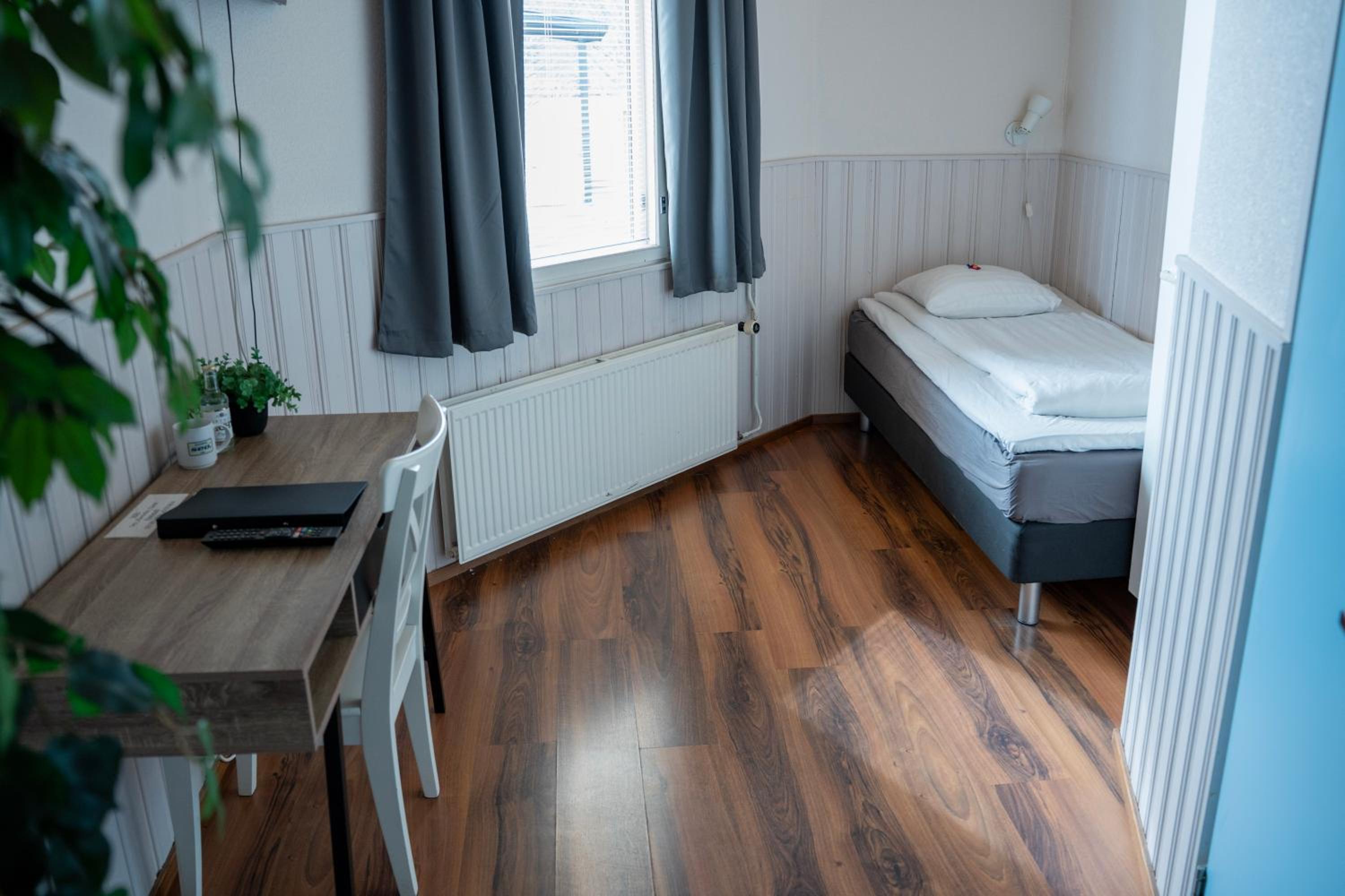 Single Room with Bathroom photo 3