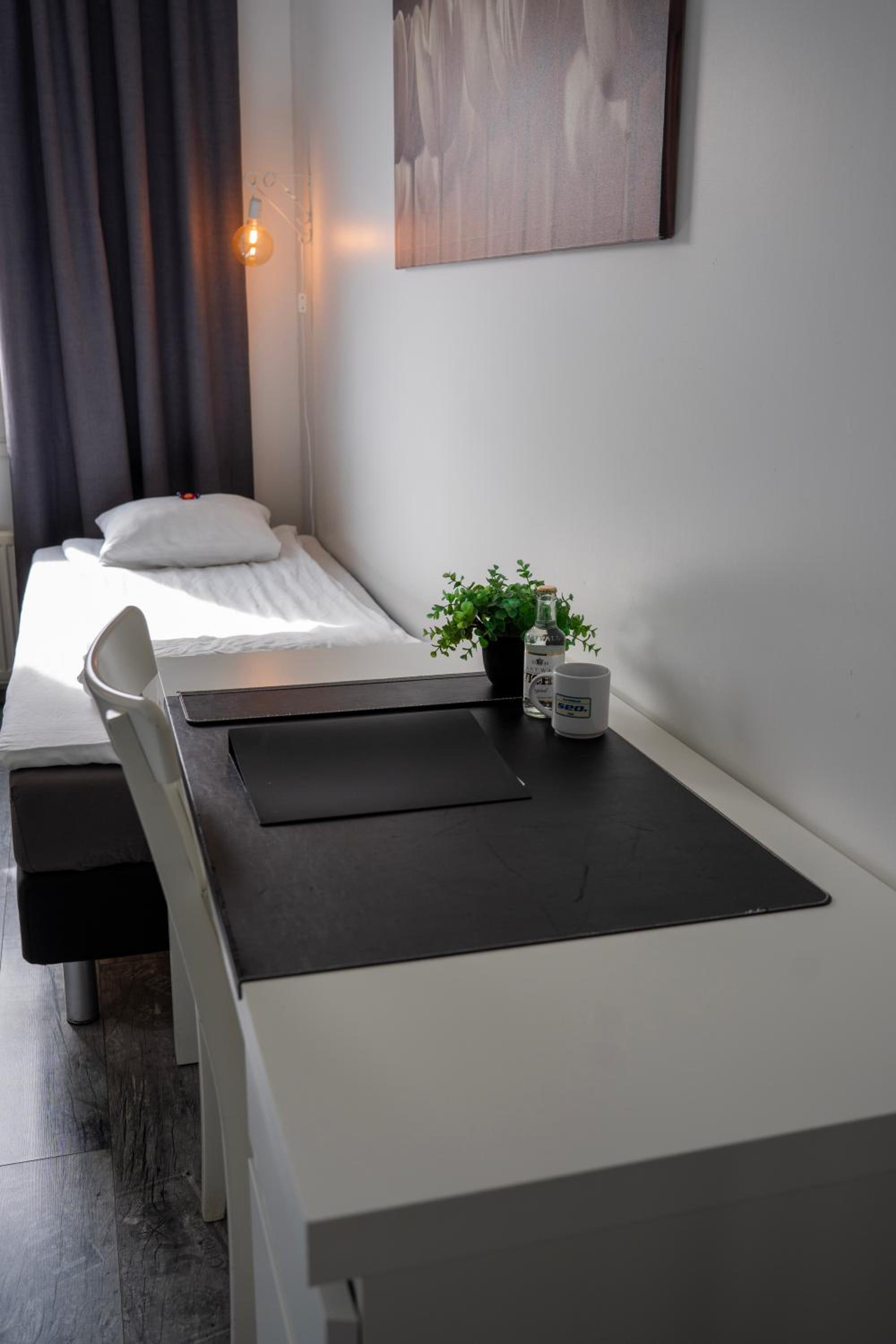Twin Room with Private Bathroom photo 2