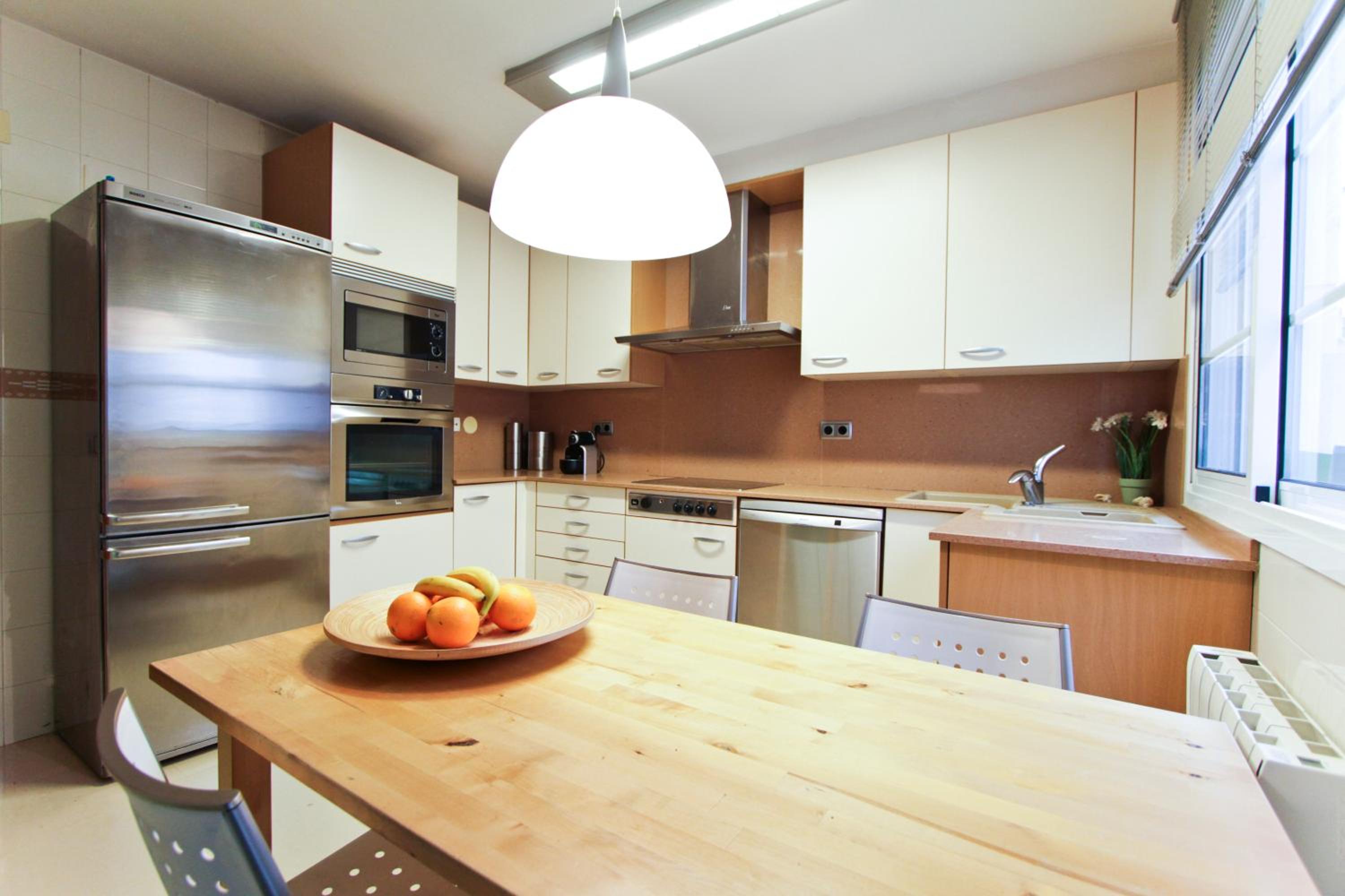 Five-Bedroom House - Photo 61