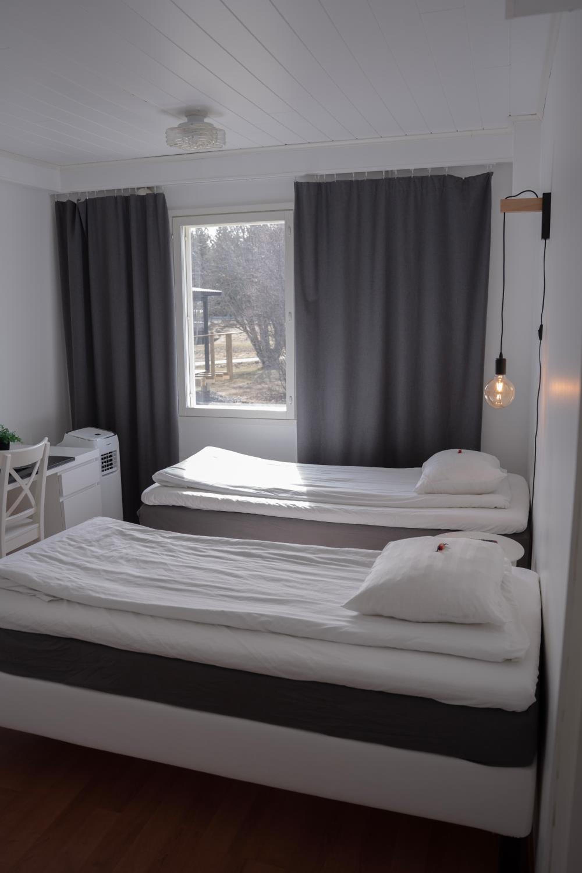 Budget Twin Room - Photo 2