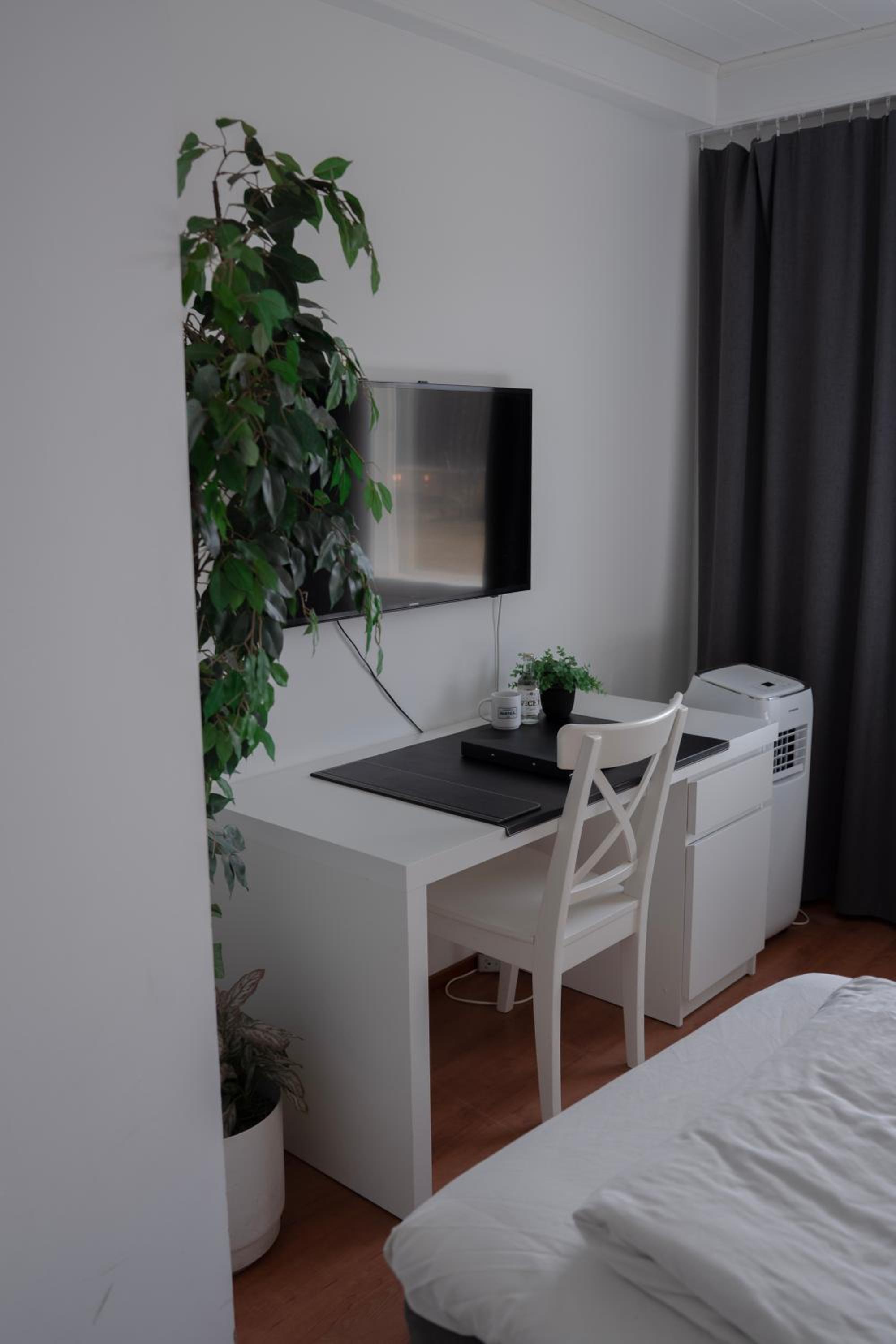 Budget Twin Room - Photo 3