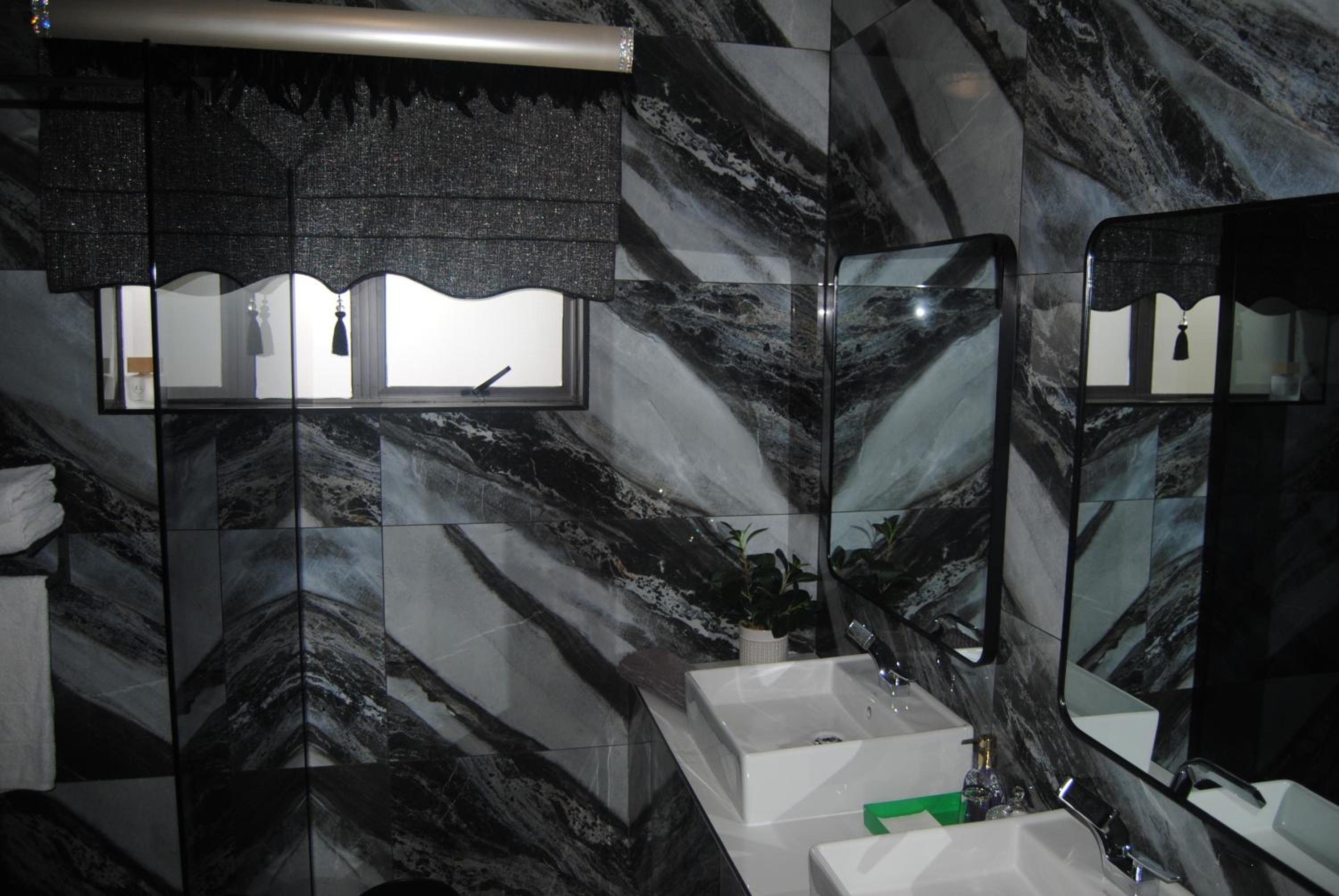 Deluxe King Suite - Photo 1