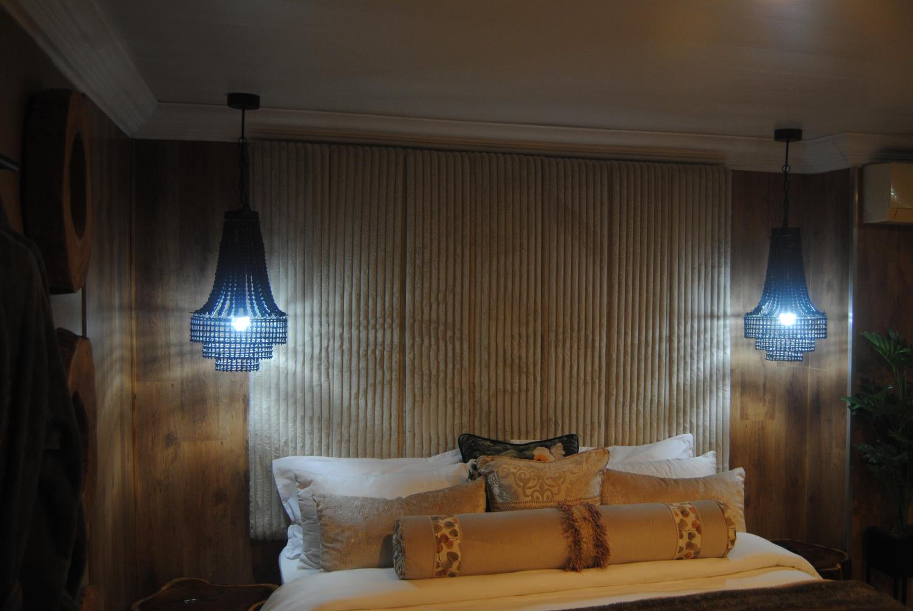 Deluxe King Suite