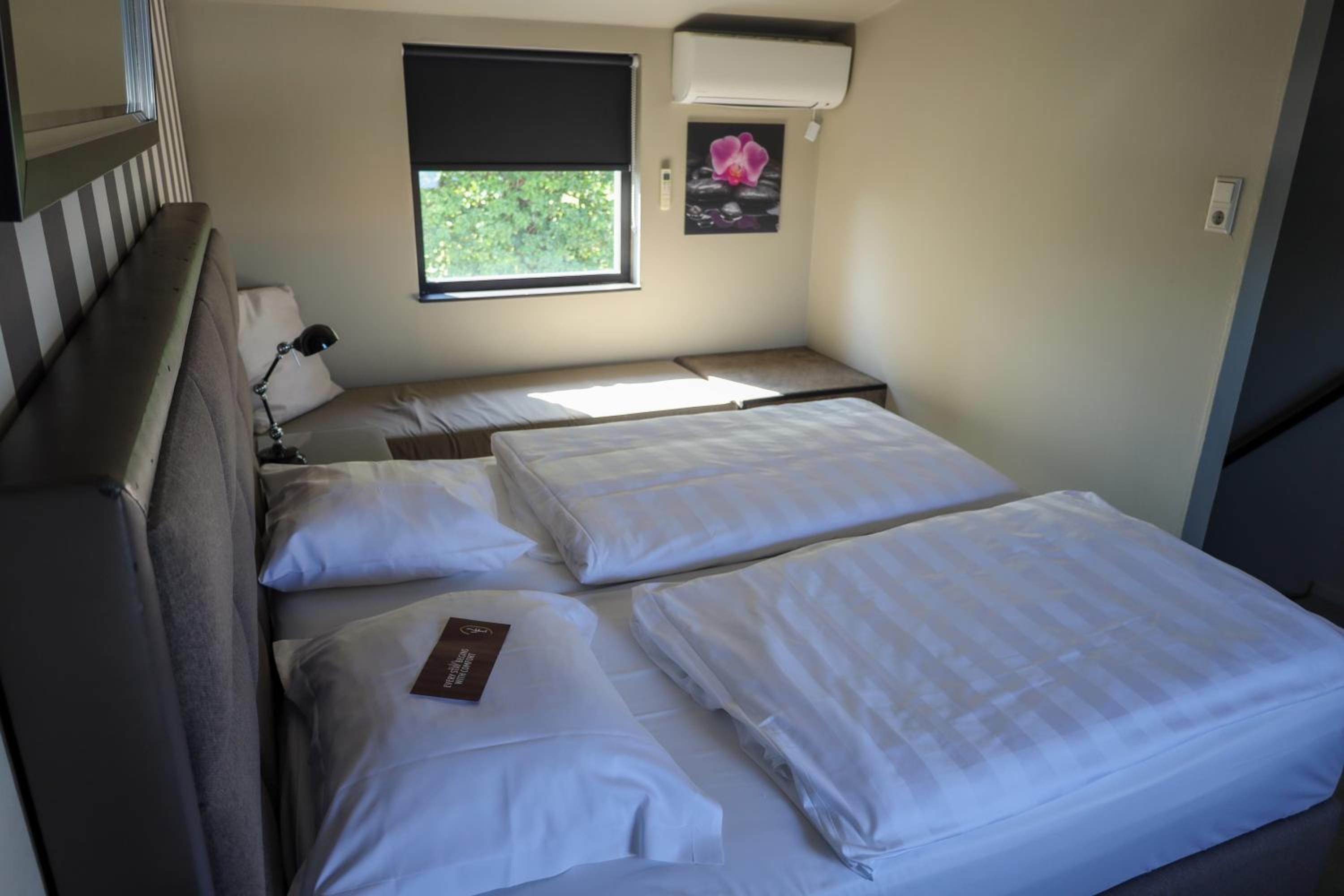 Basic Triple Room photo 2