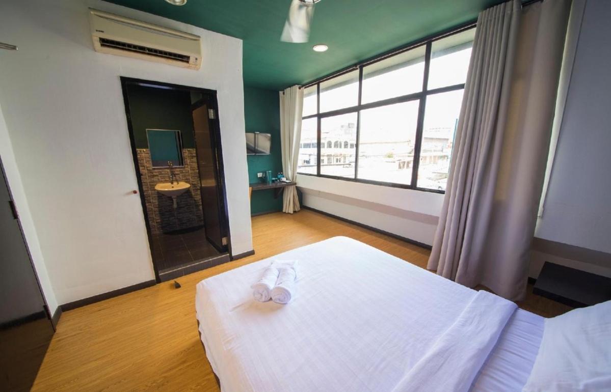 Deluxe Queen Room - Photo 4