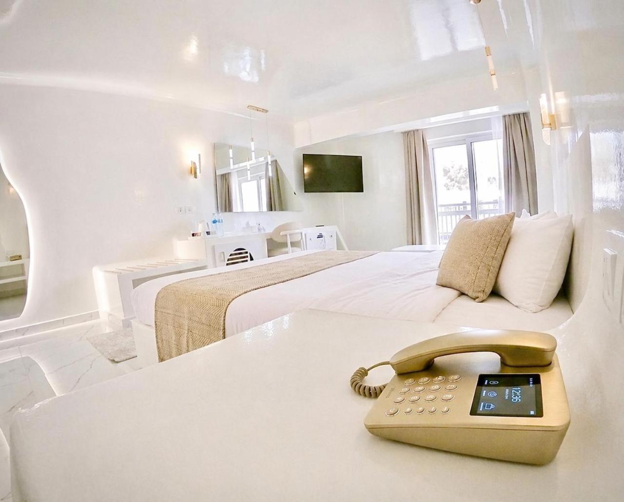 Suite with Pool View photo 3