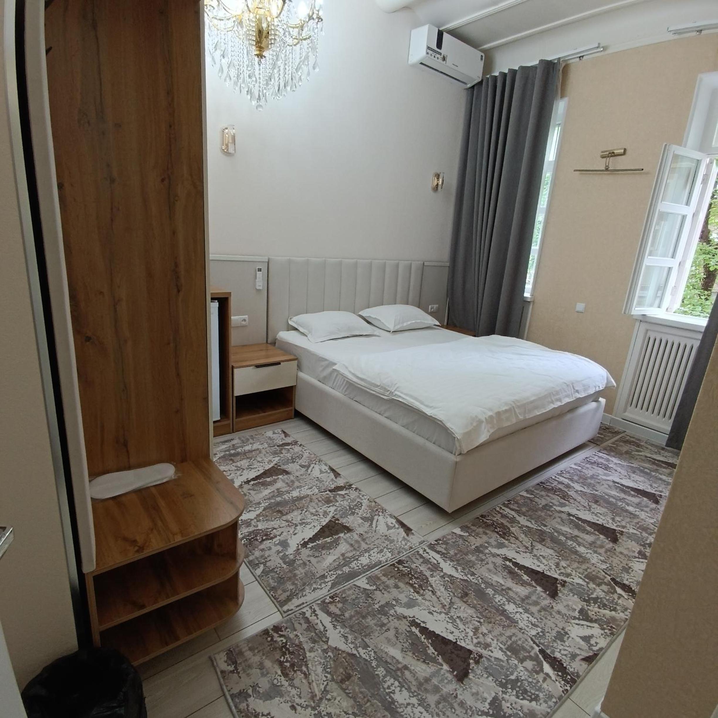 Deluxe Double Room with Shower