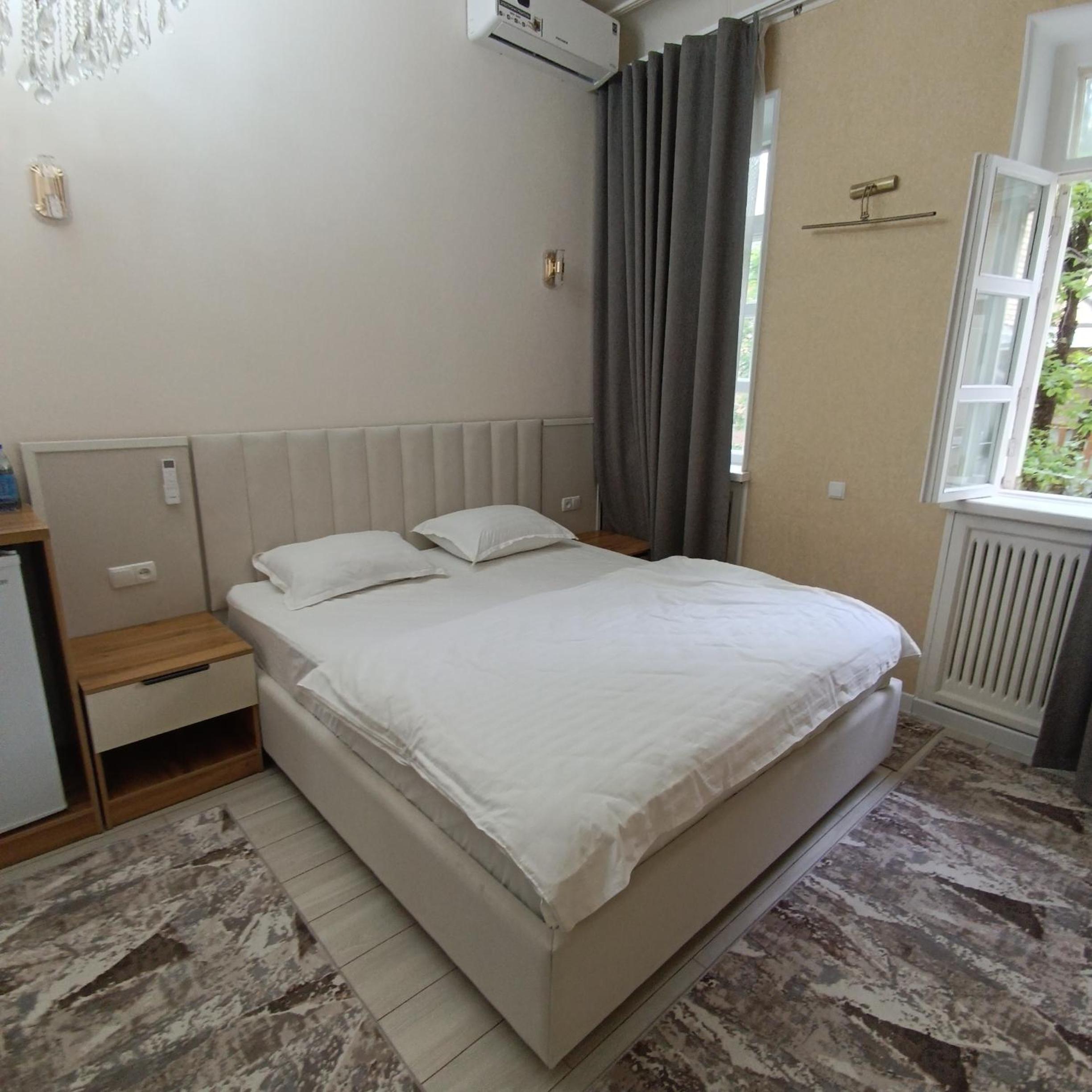Deluxe Double Room with Shower photo 2