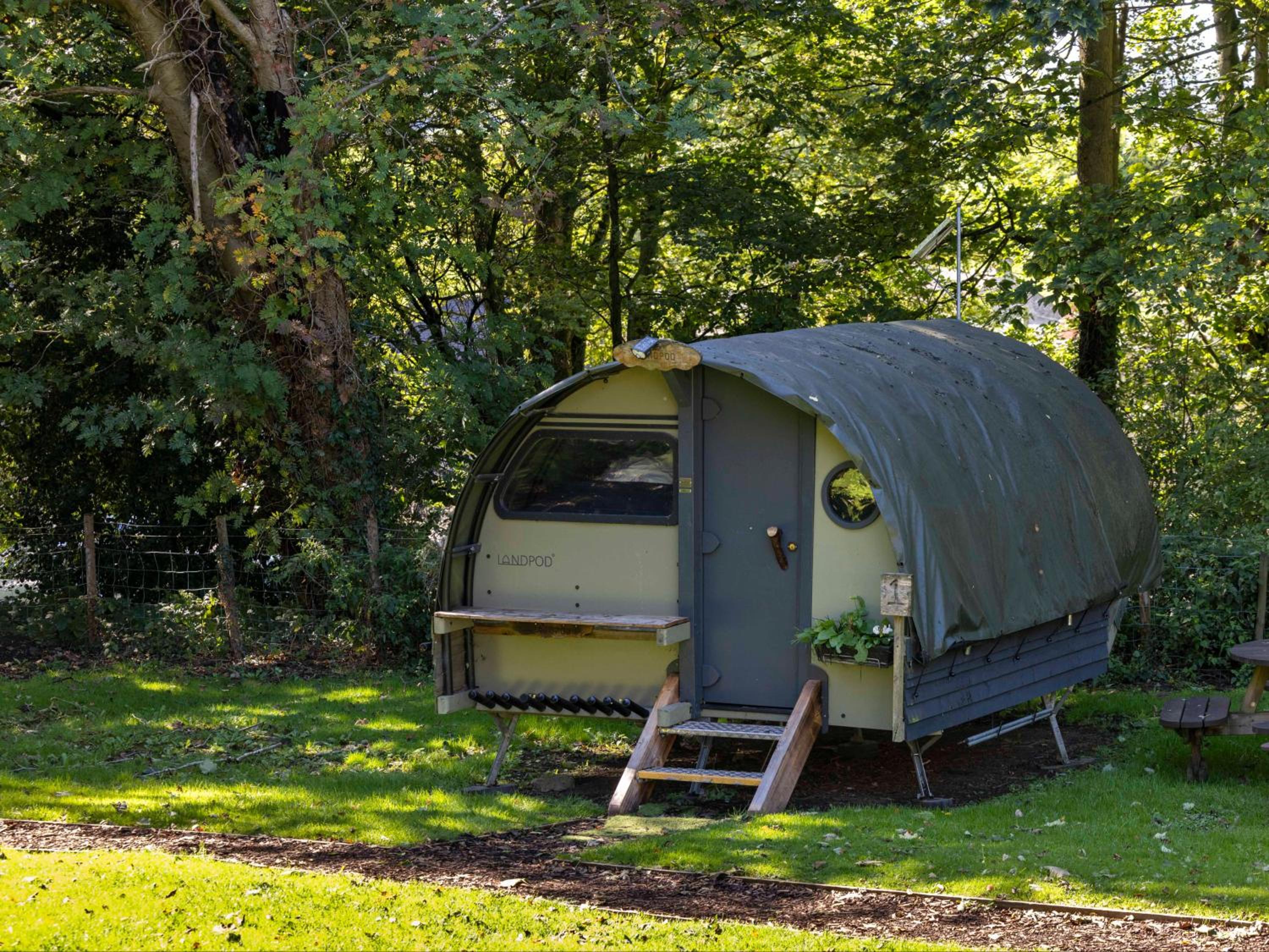 Landpod (2 Double Beds)