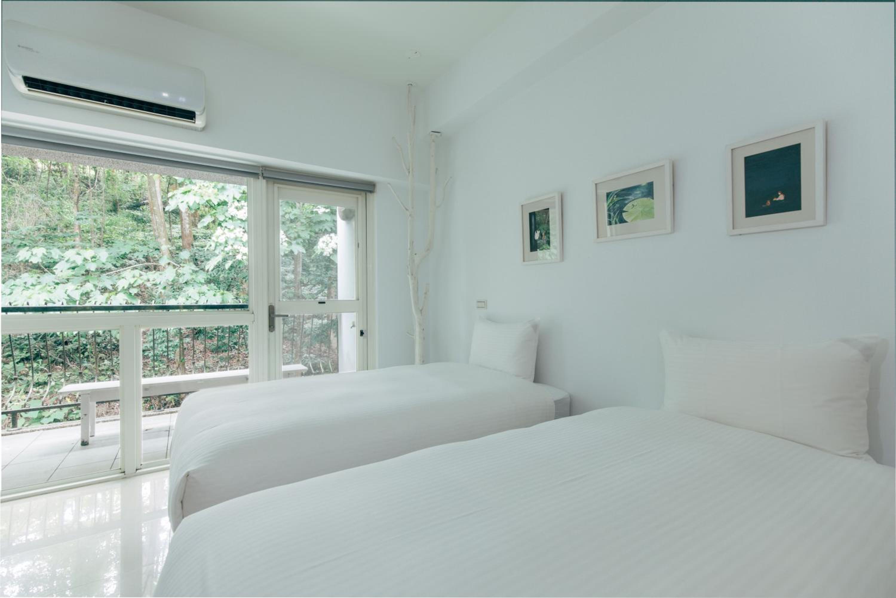 Five-Bedroom House photo 2