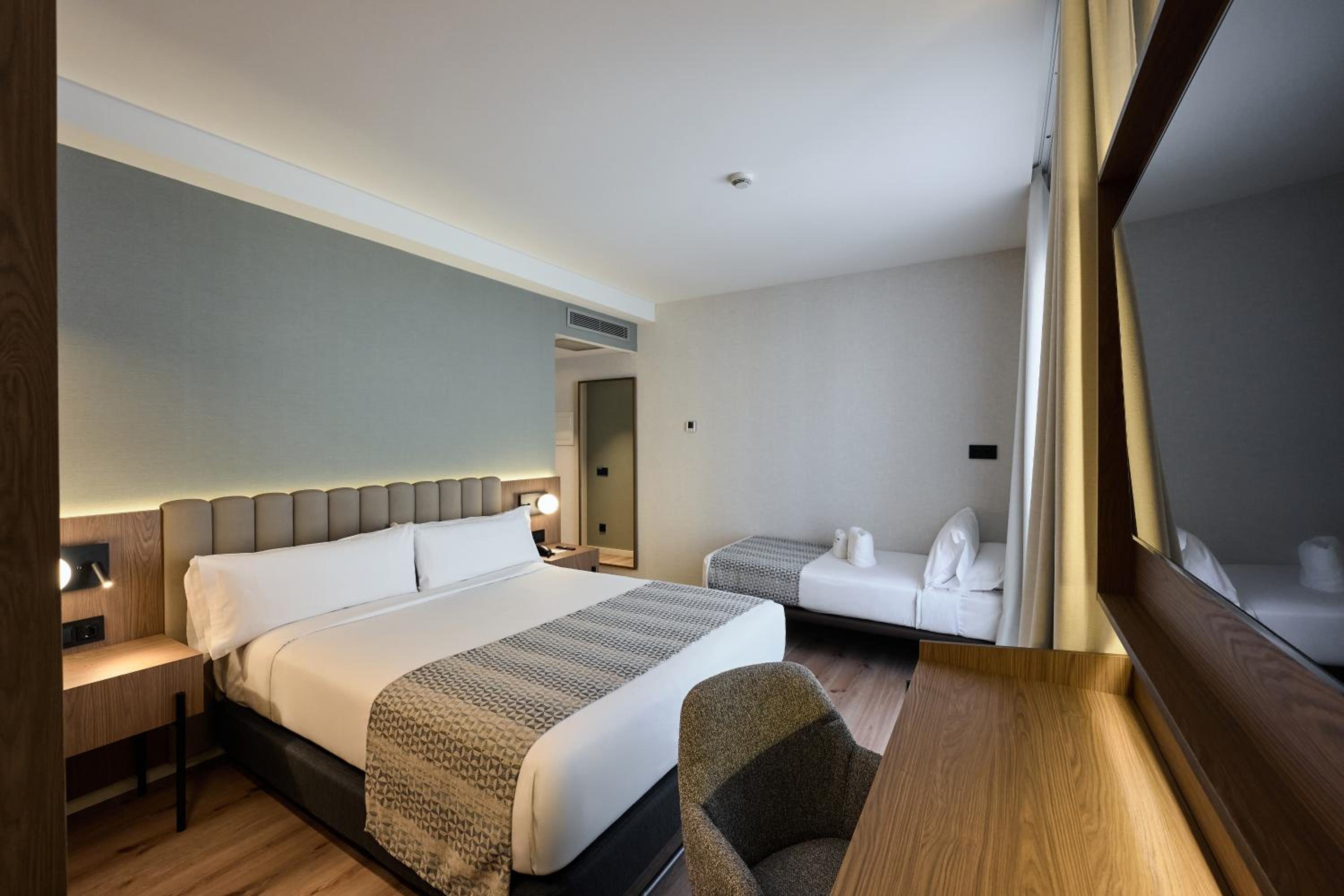 Premium Triple Room photo 3
