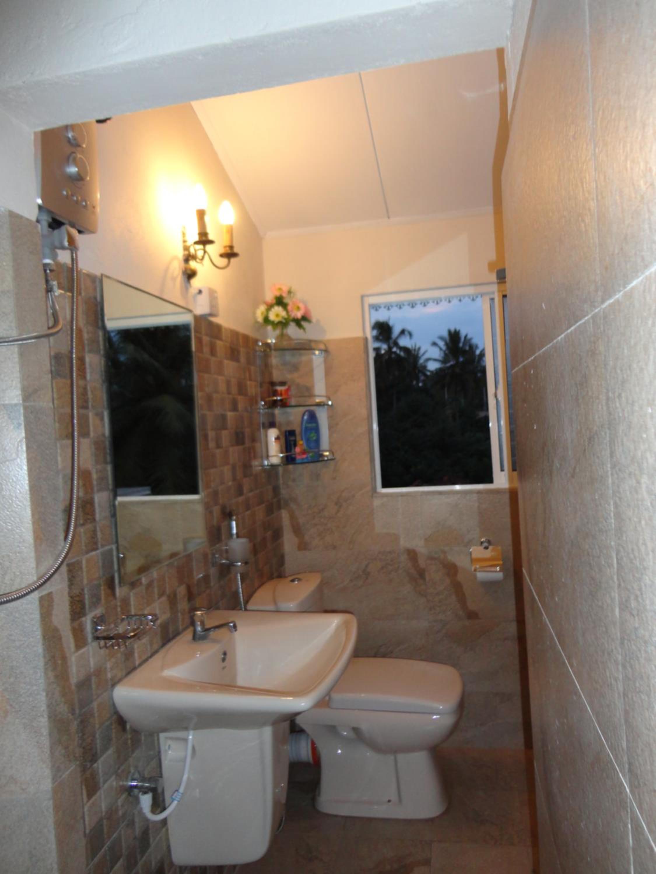 Family Room with Private Bathroom photo 3