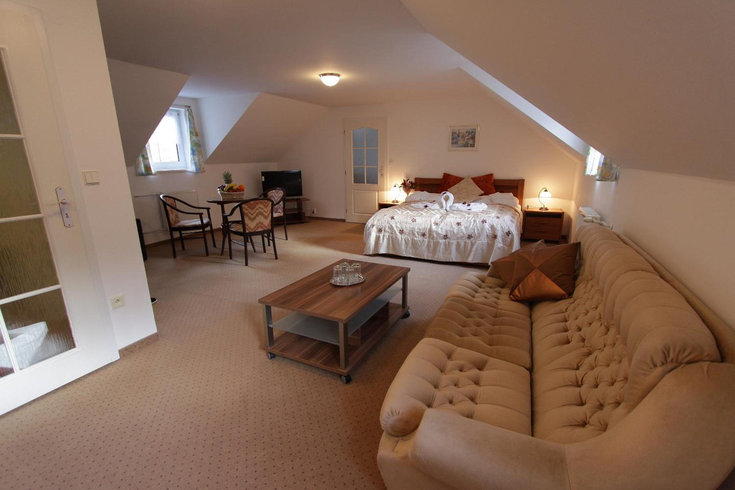 Quadruple Room with Garden View - Photo 3