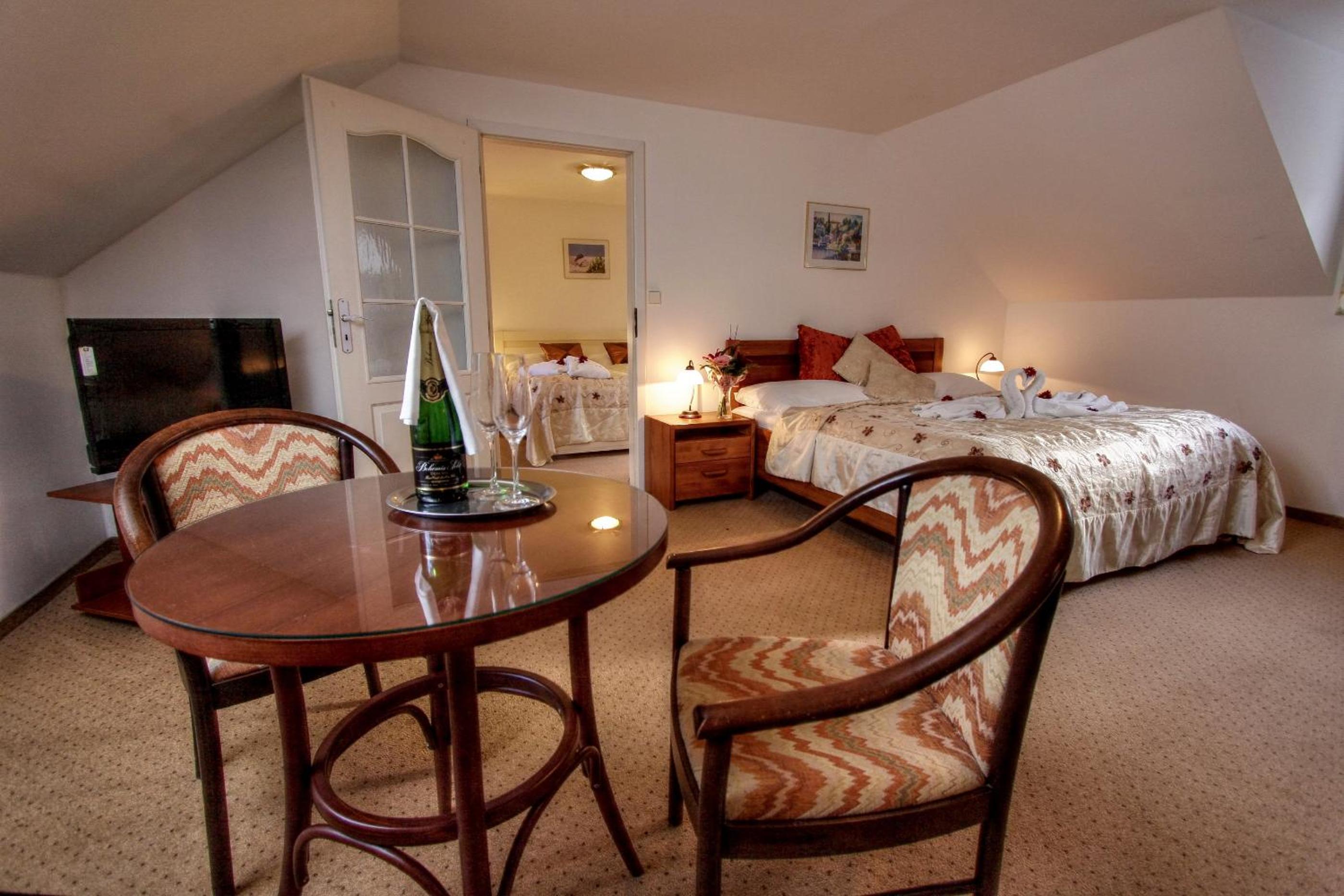 Quadruple Room with Garden View - Photo 4