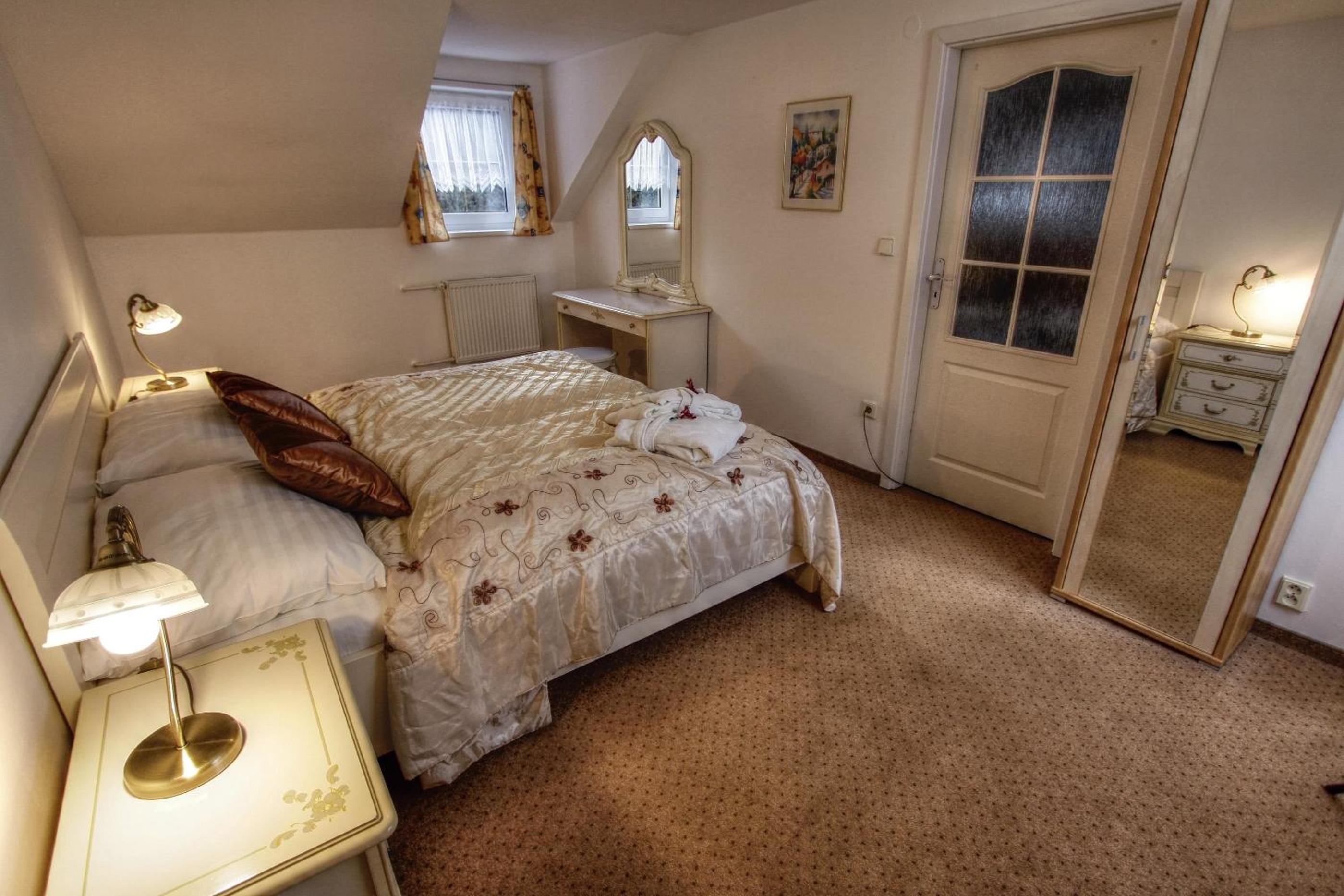 Quadruple Room with Garden View - Photo 6