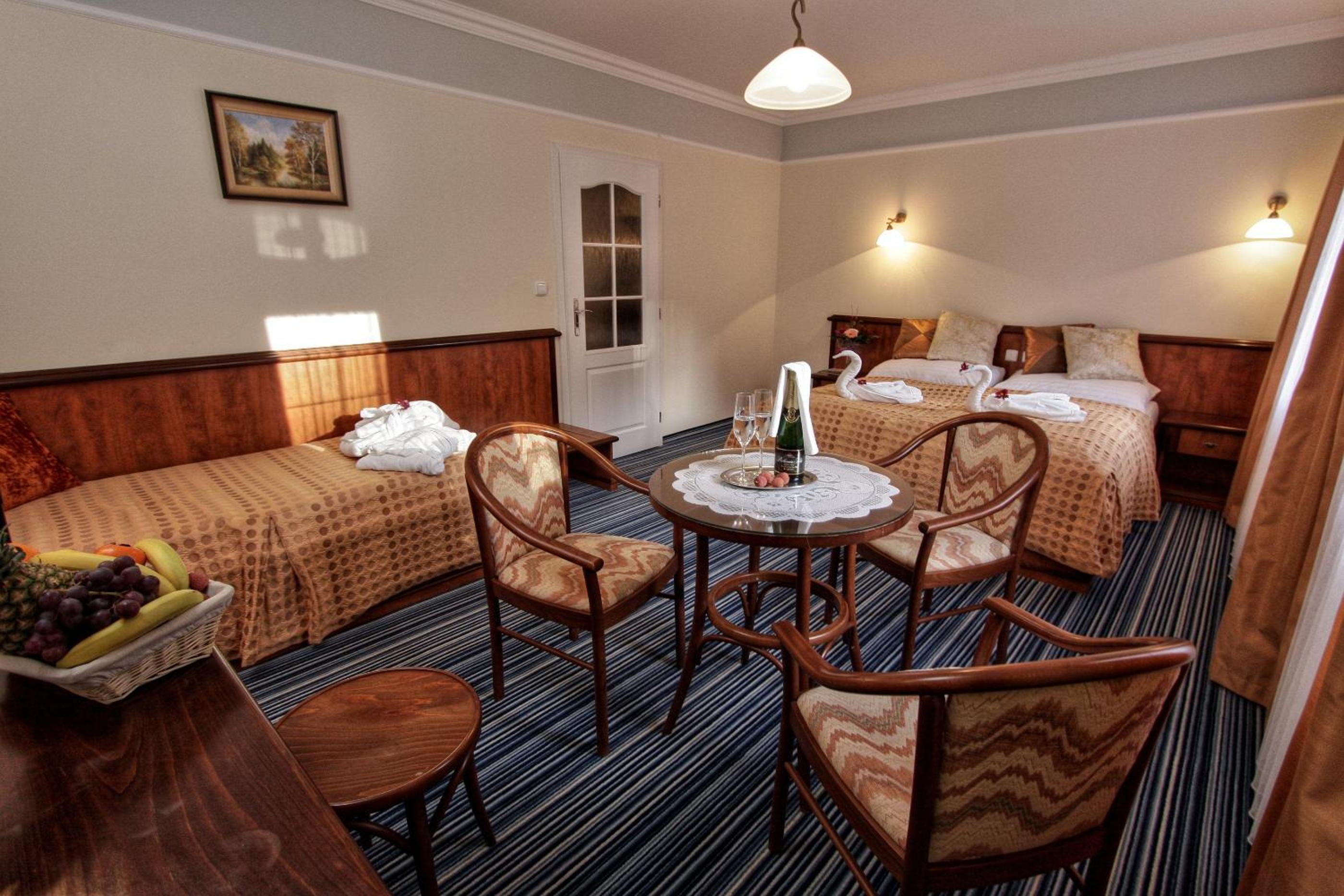 Triple Room with View - Photo 6