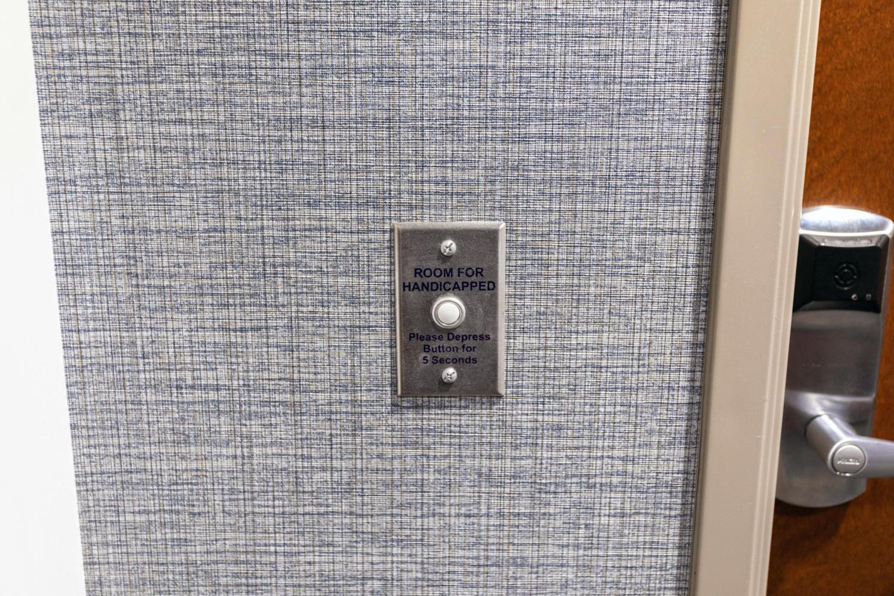 Room with Two Beds - Hearing Accessible - Non-Smoking - Photo 5